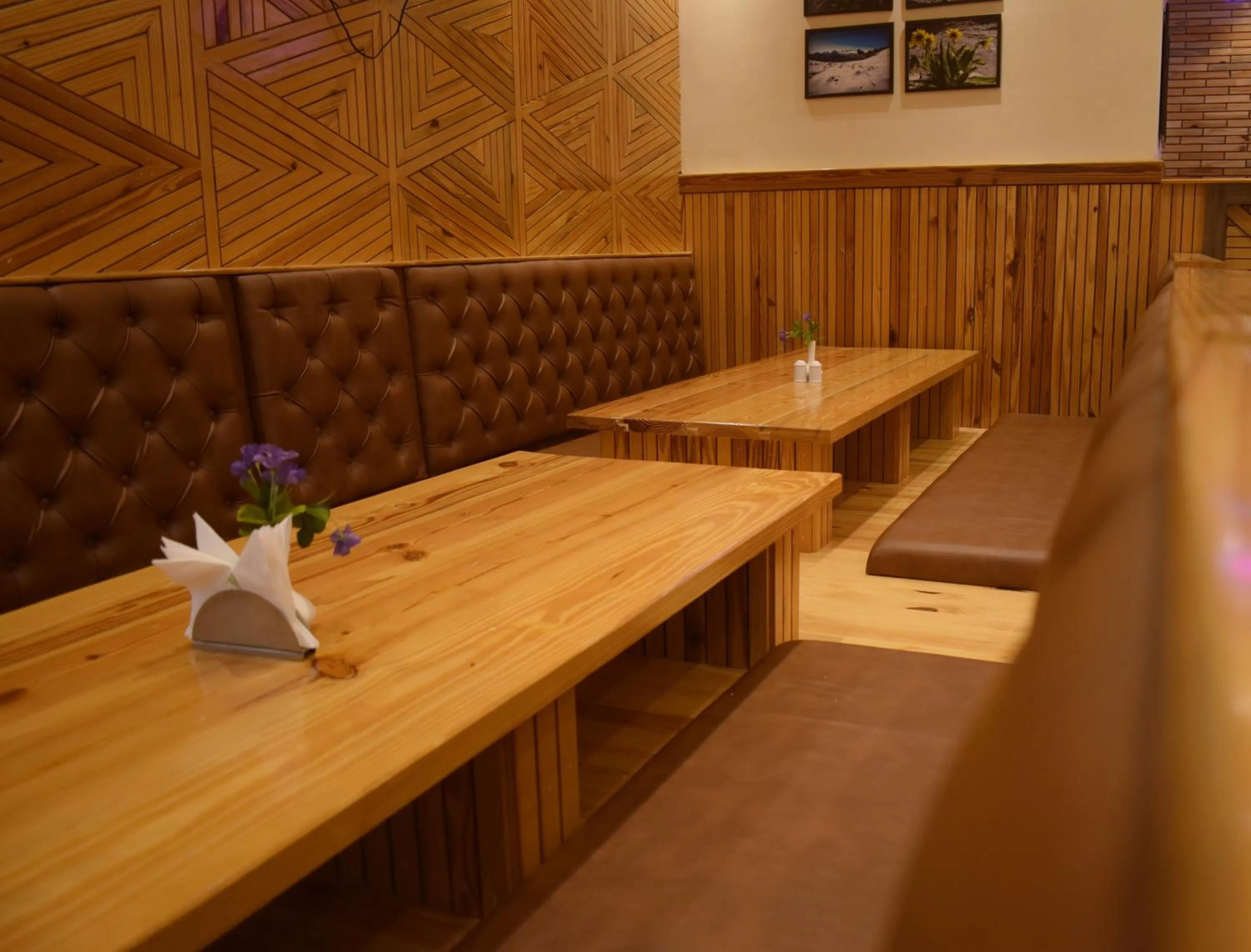 Restaurant/places to eat in Hotel Nature's View