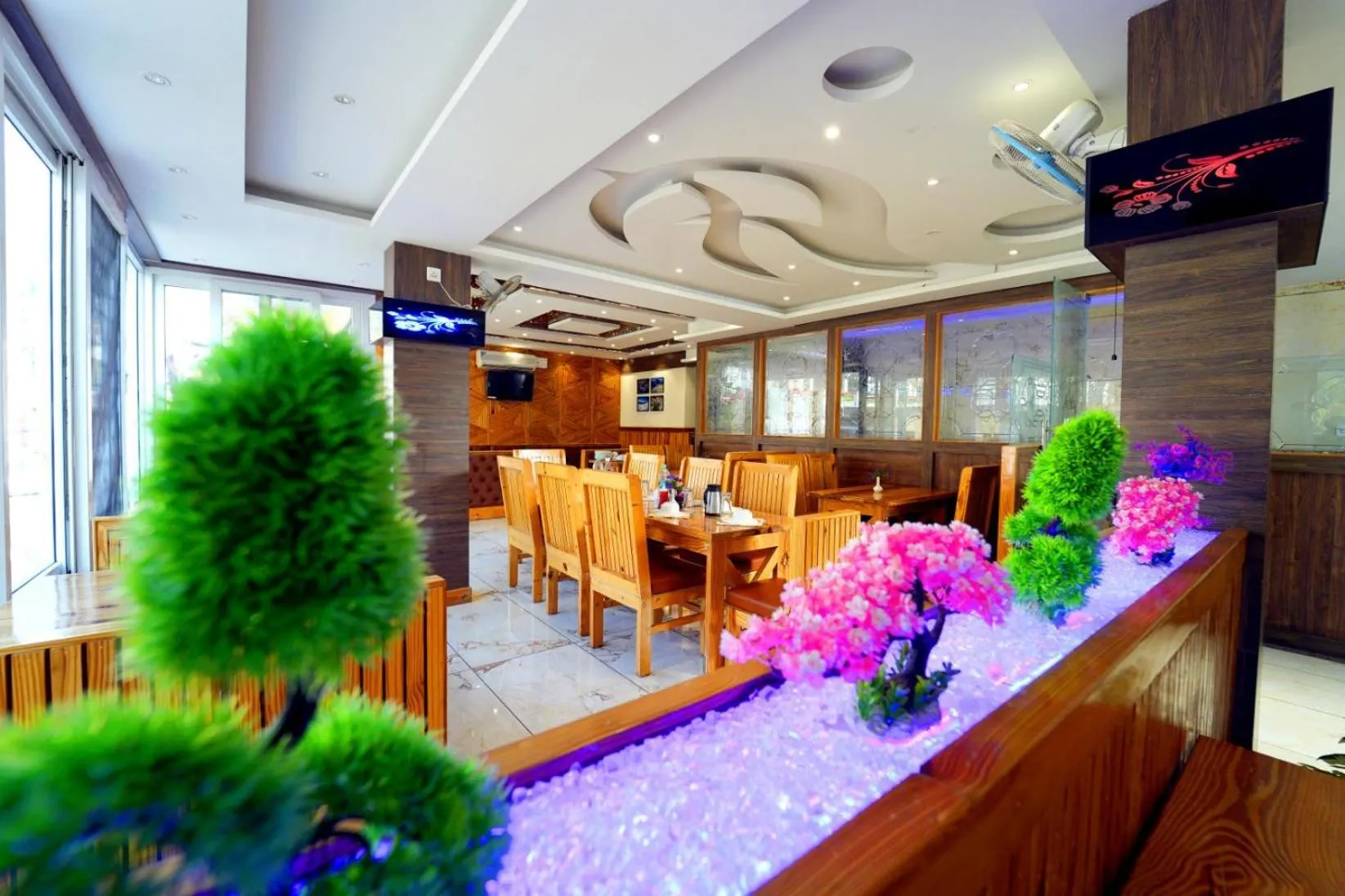 Restaurant/places to eat in Hotel Nature's View