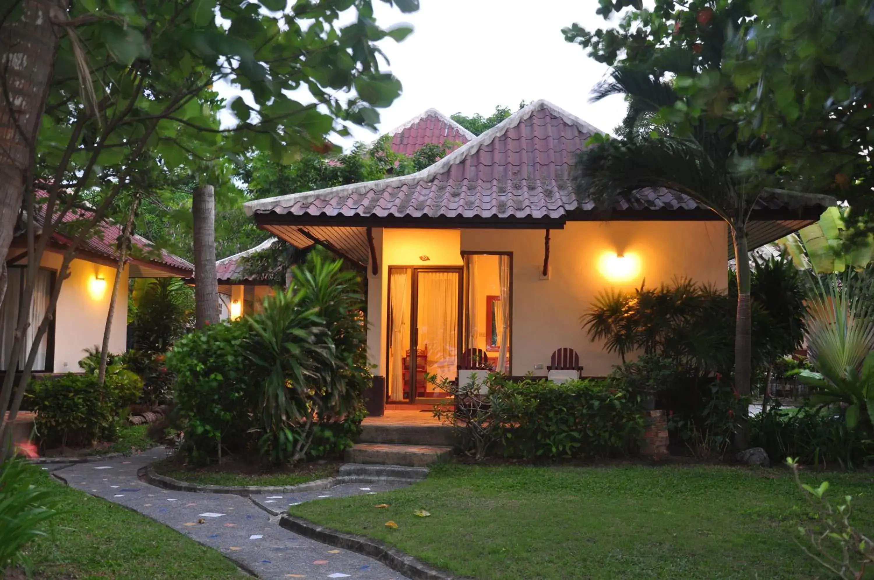 Facade/entrance in Samui Honey Cottages Beach Resort - SHA Extra Plus Facade/entrance in Samui Honey Cottages Beach Resort - SHA Extra Plus