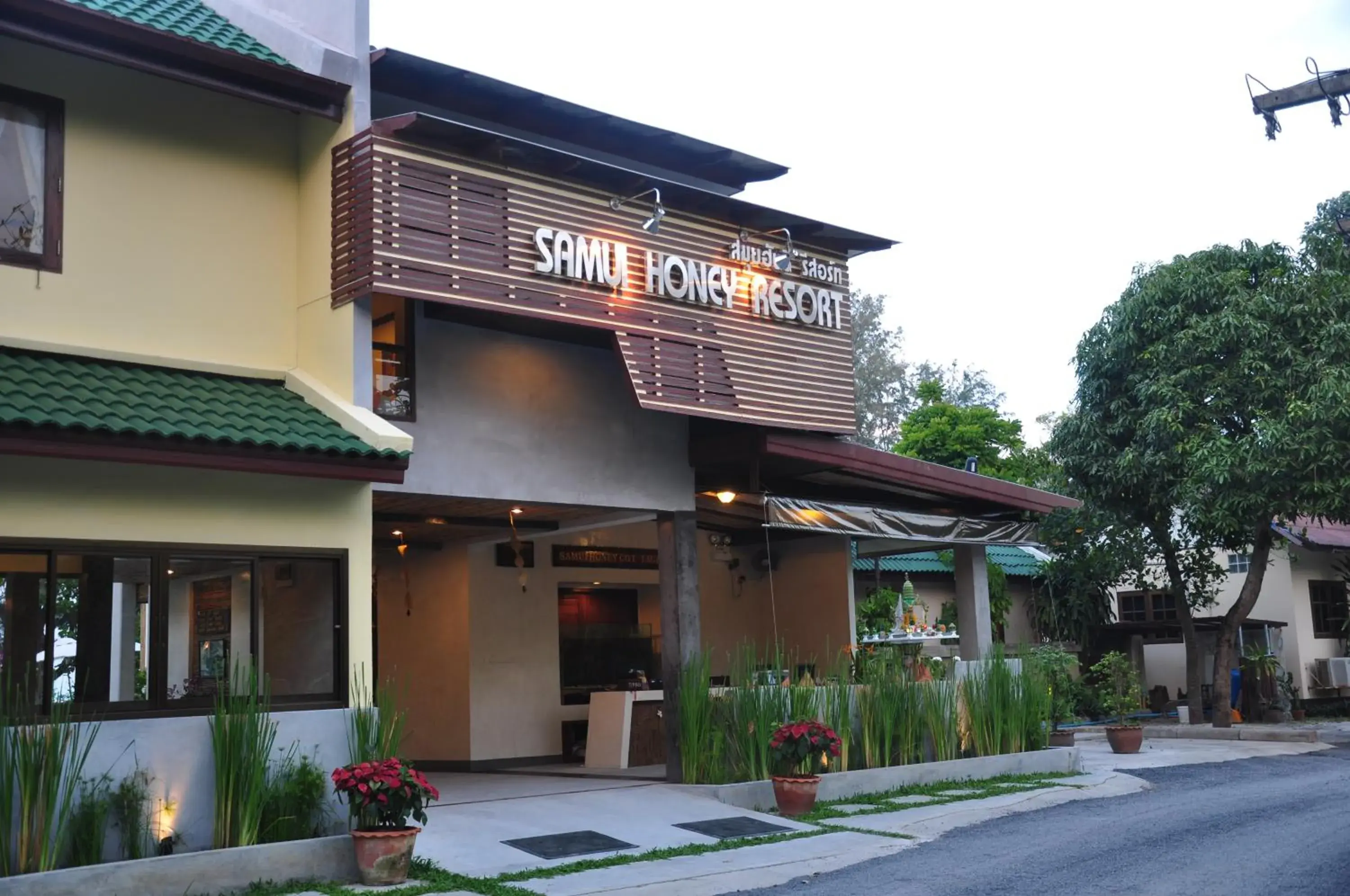 Facade/entrance in Samui Honey Cottages Beach Resort - SHA Extra Plus Facade/entrance in Samui Honey Cottages Beach Resort - SHA Extra Plus