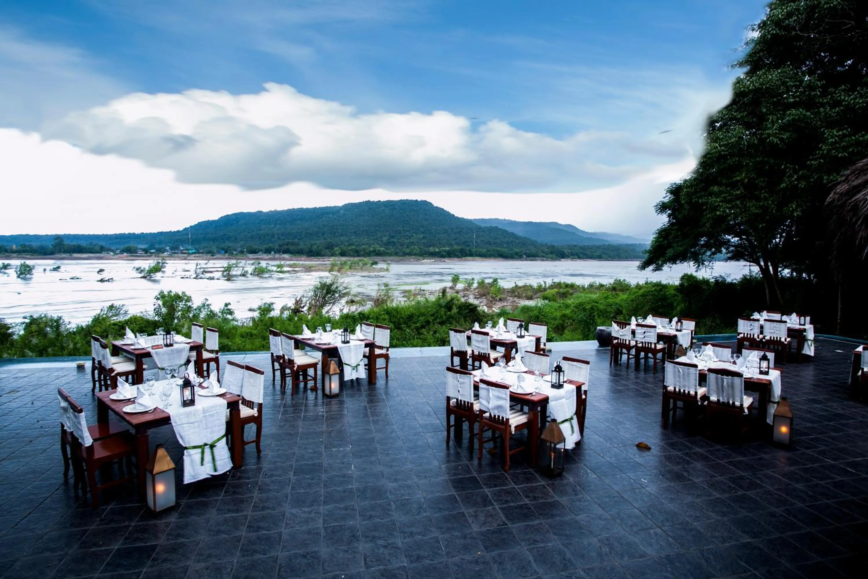 Restaurant/places to eat in Tohsang Heritage Khongjiam