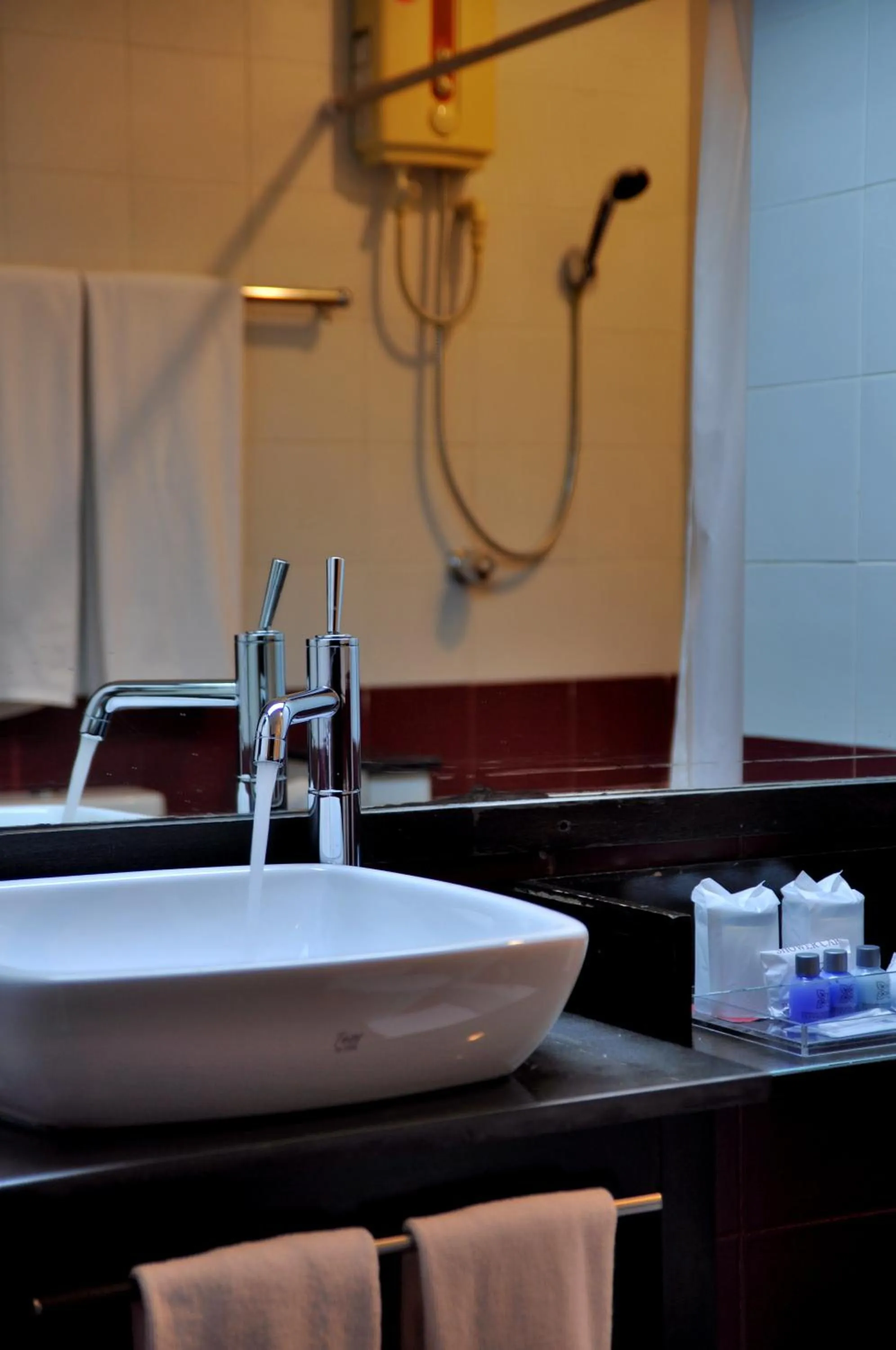 Bathroom in Tohsang Heritage Khongjiam