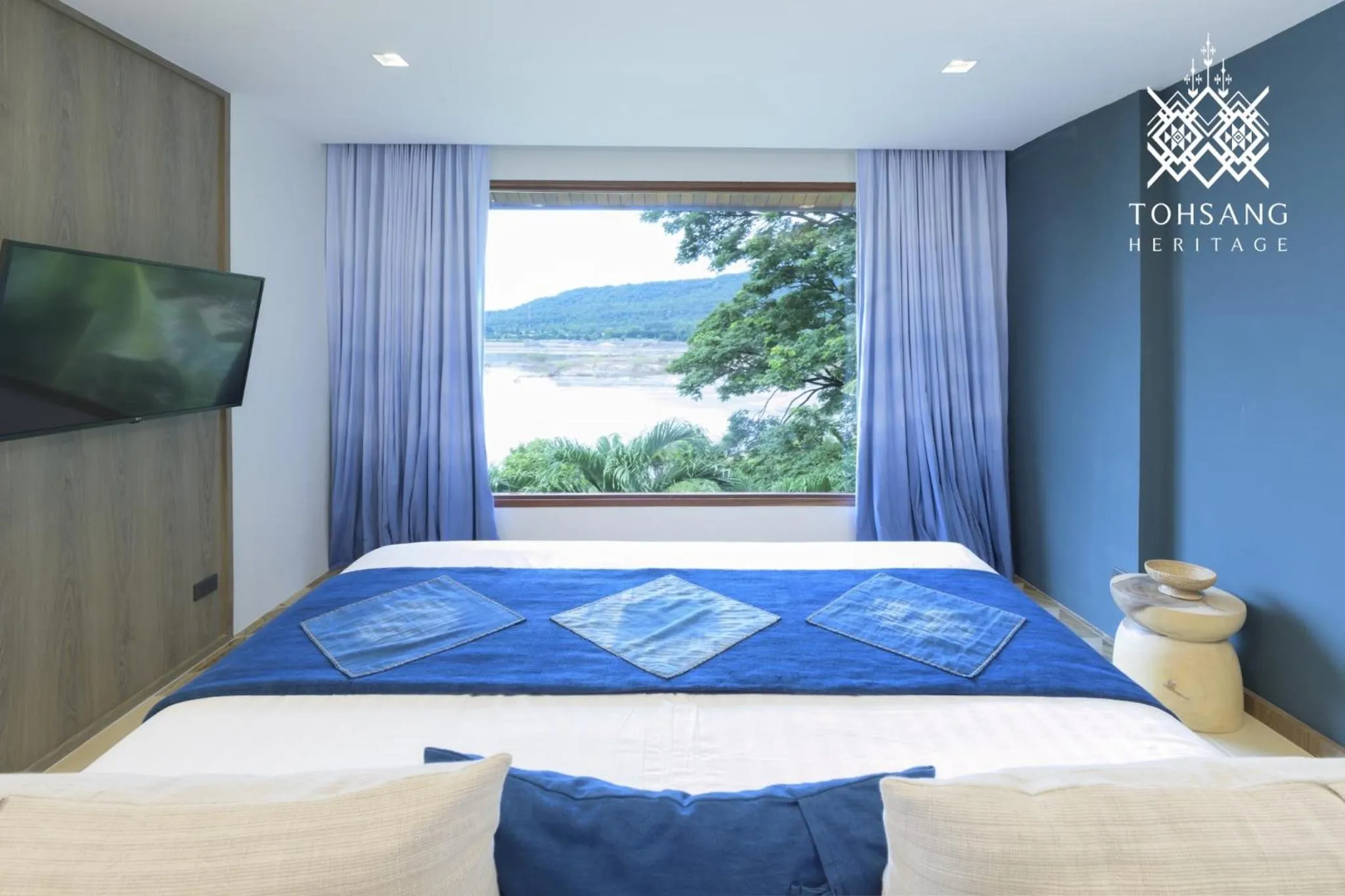 Bed in Tohsang Heritage Khongjiam