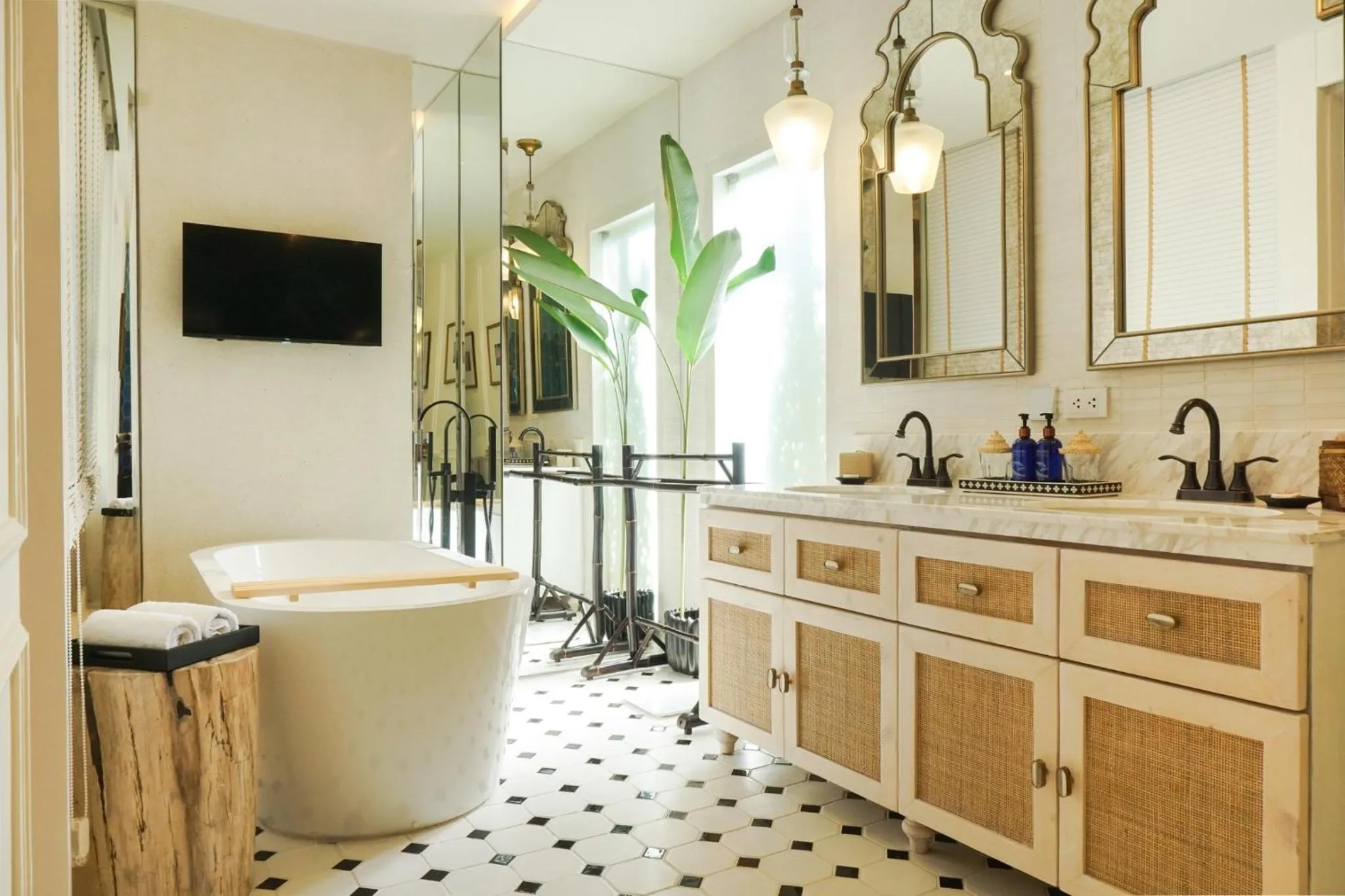 Bathroom in Tohsang Heritage Khongjiam