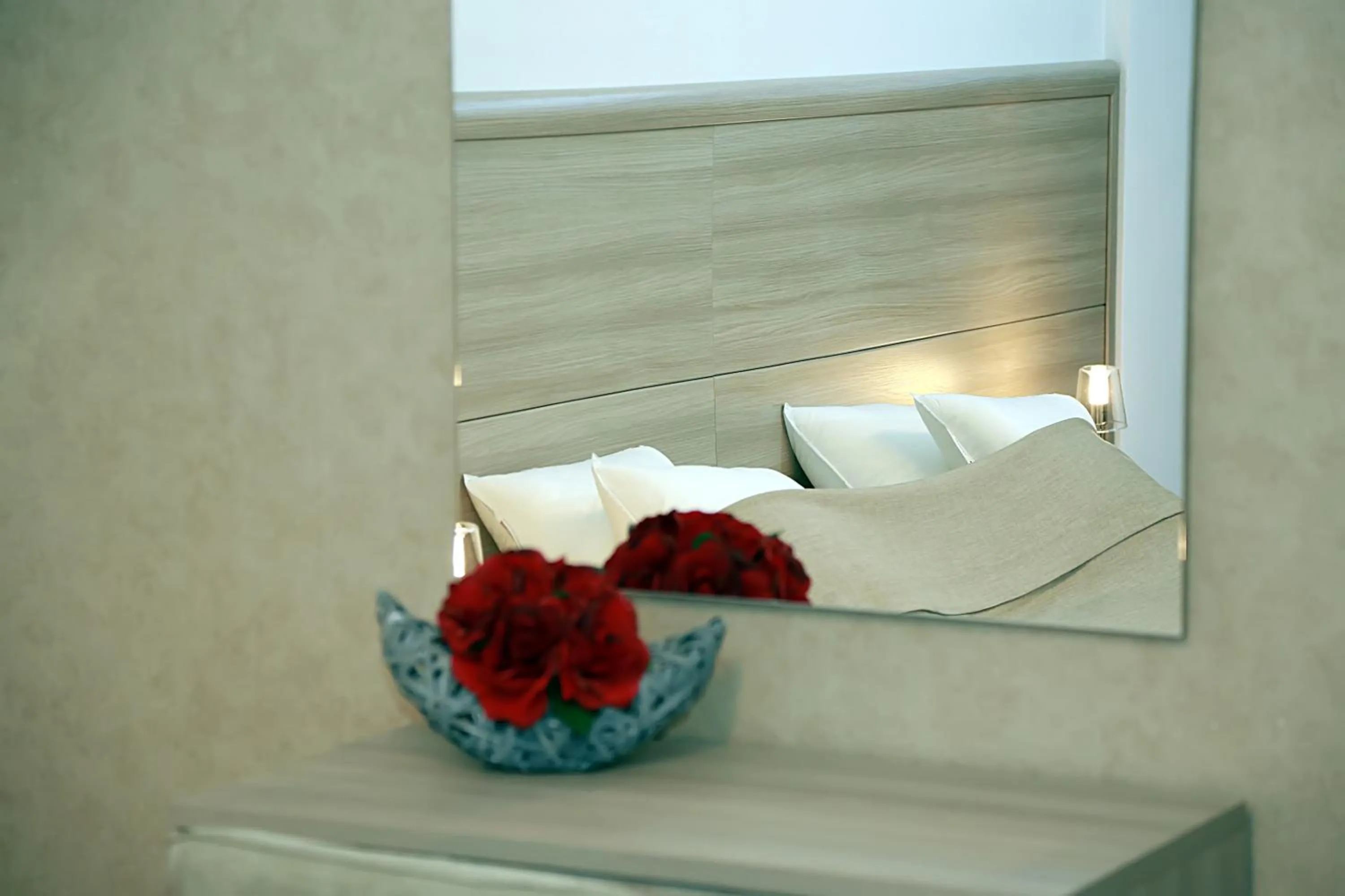 Photo of the whole room, Bed in Parliament Square