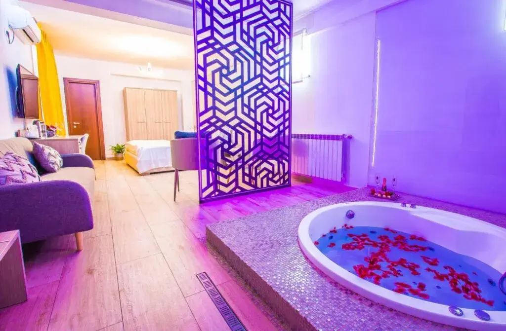 Deluxe Double Room with Spa Bath in Parliament Square Deluxe Double Room with Spa Bath in Parliament Square