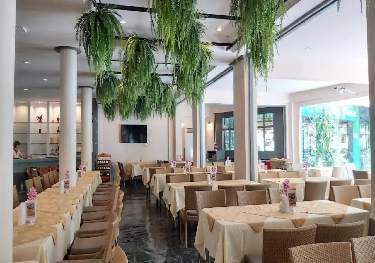 Restaurant/places to eat in Supalai Pasak Resort Hotel And Spa Restaurant/places to eat in Supalai Pasak Resort Hotel And Spa