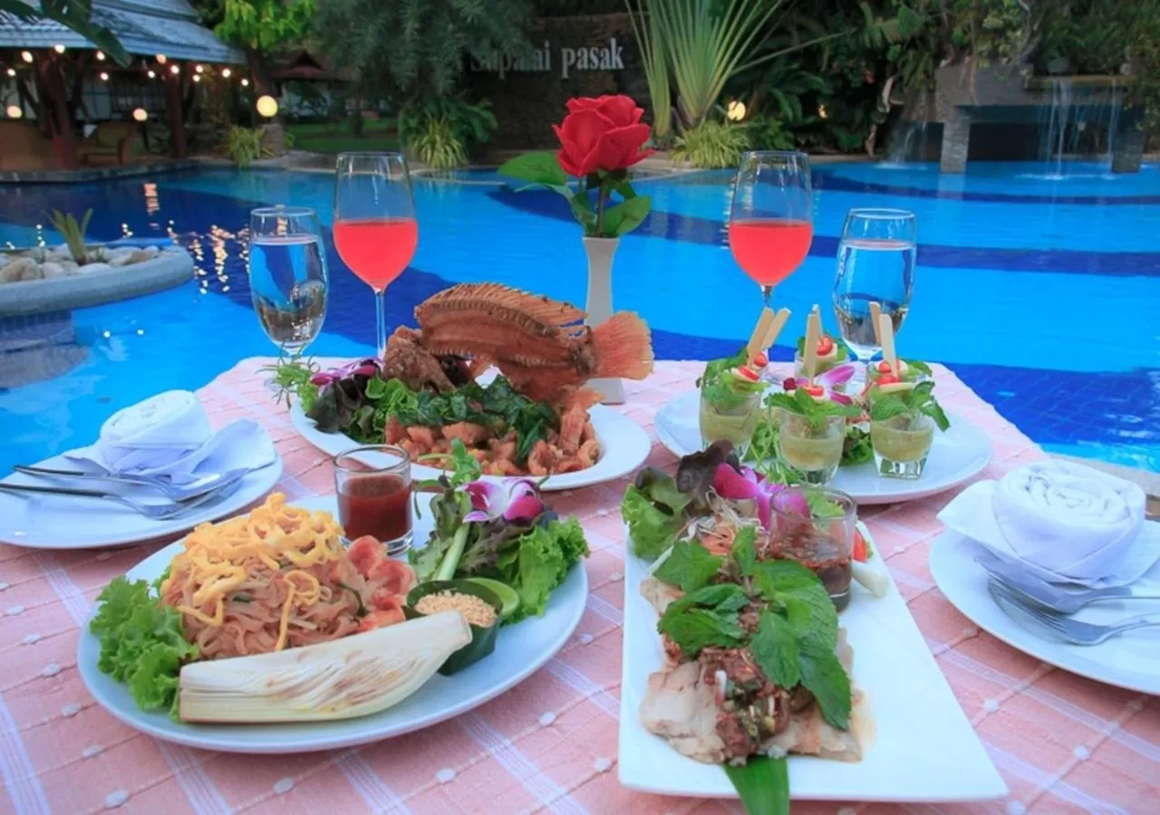 Lounge or bar in Supalai Pasak Resort Hotel And Spa