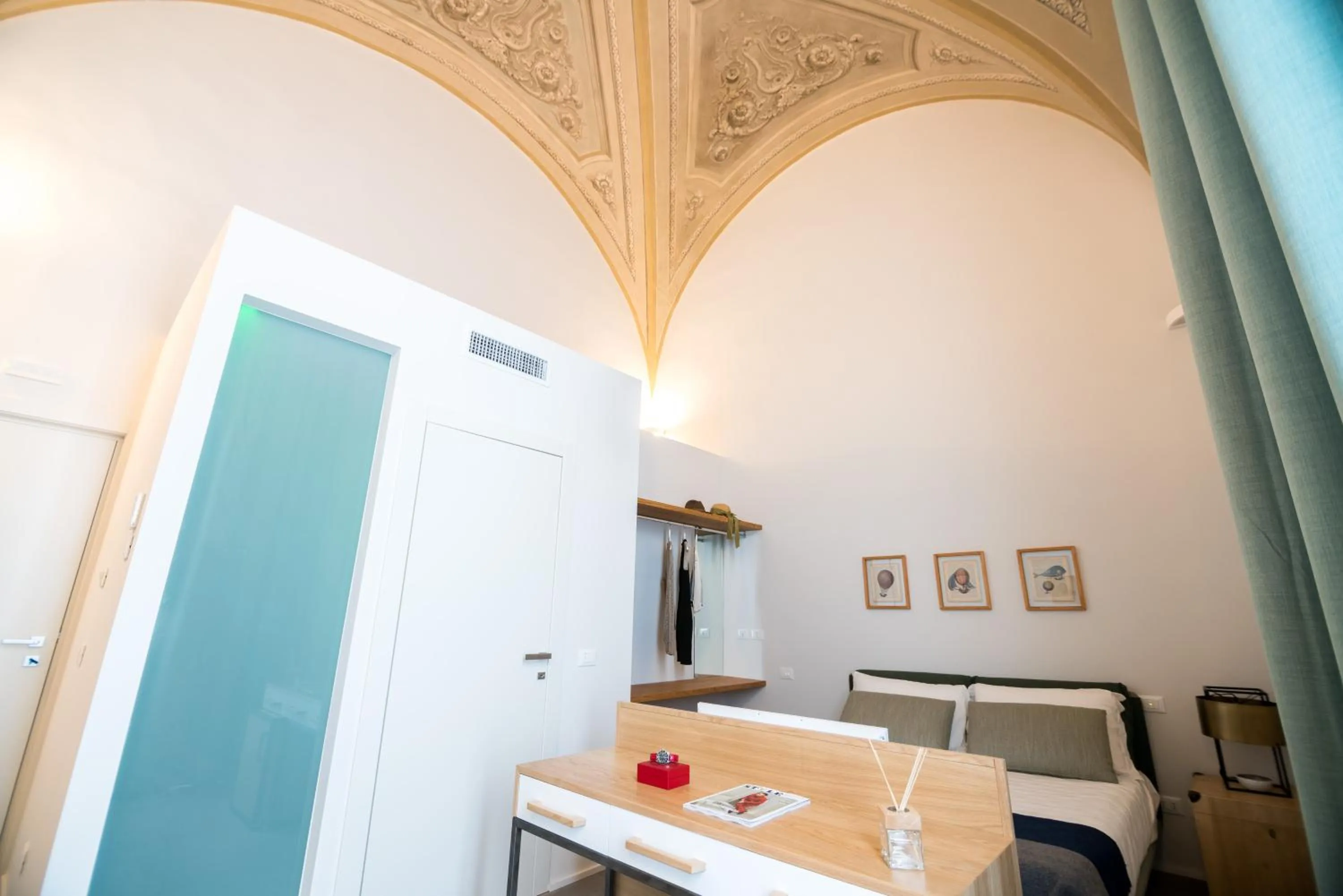 Photo of the whole room in Relais Luce Florence