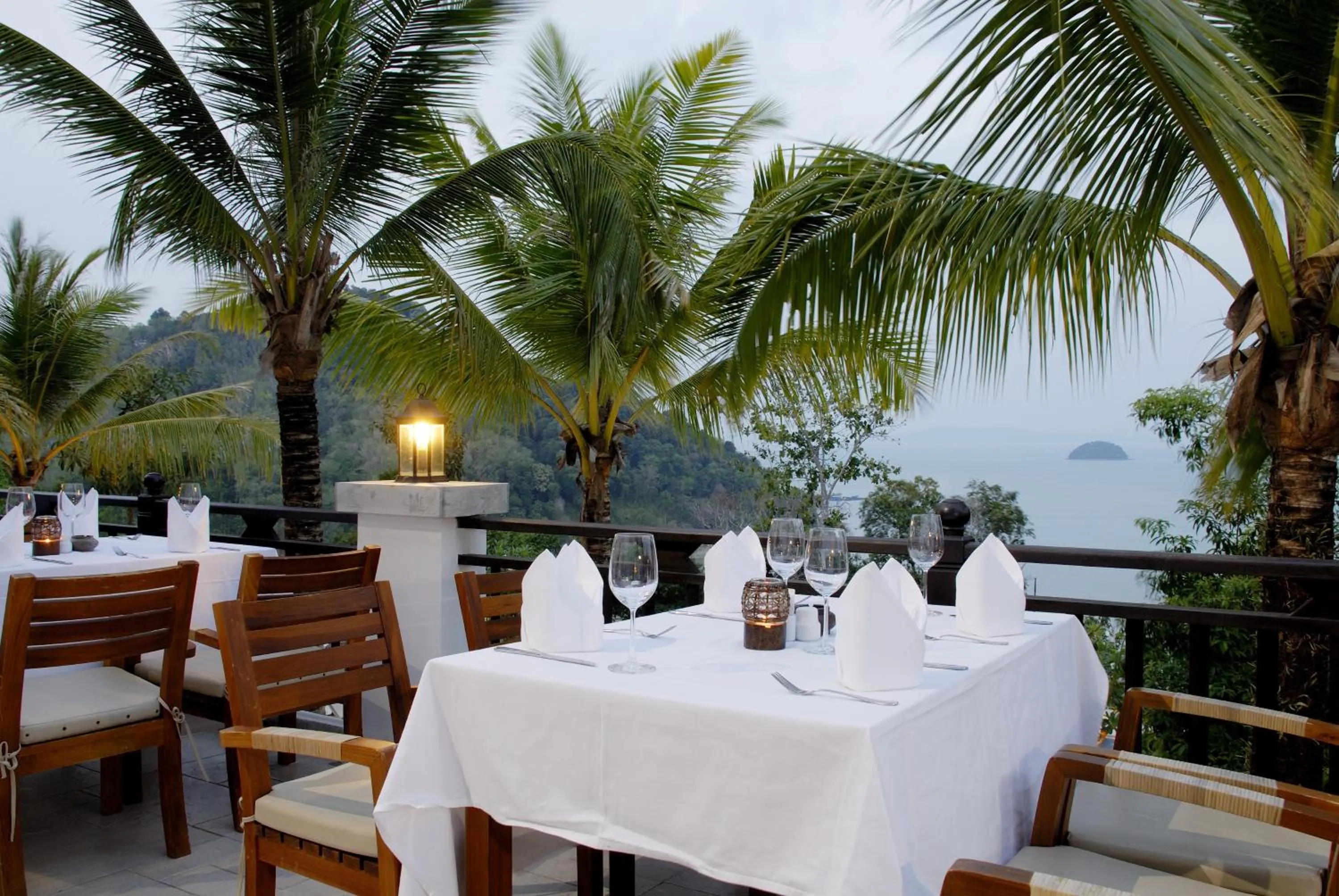 Restaurant/places to eat in Supalai Scenic Bay Resort And Spa, SHA Extra Plus
