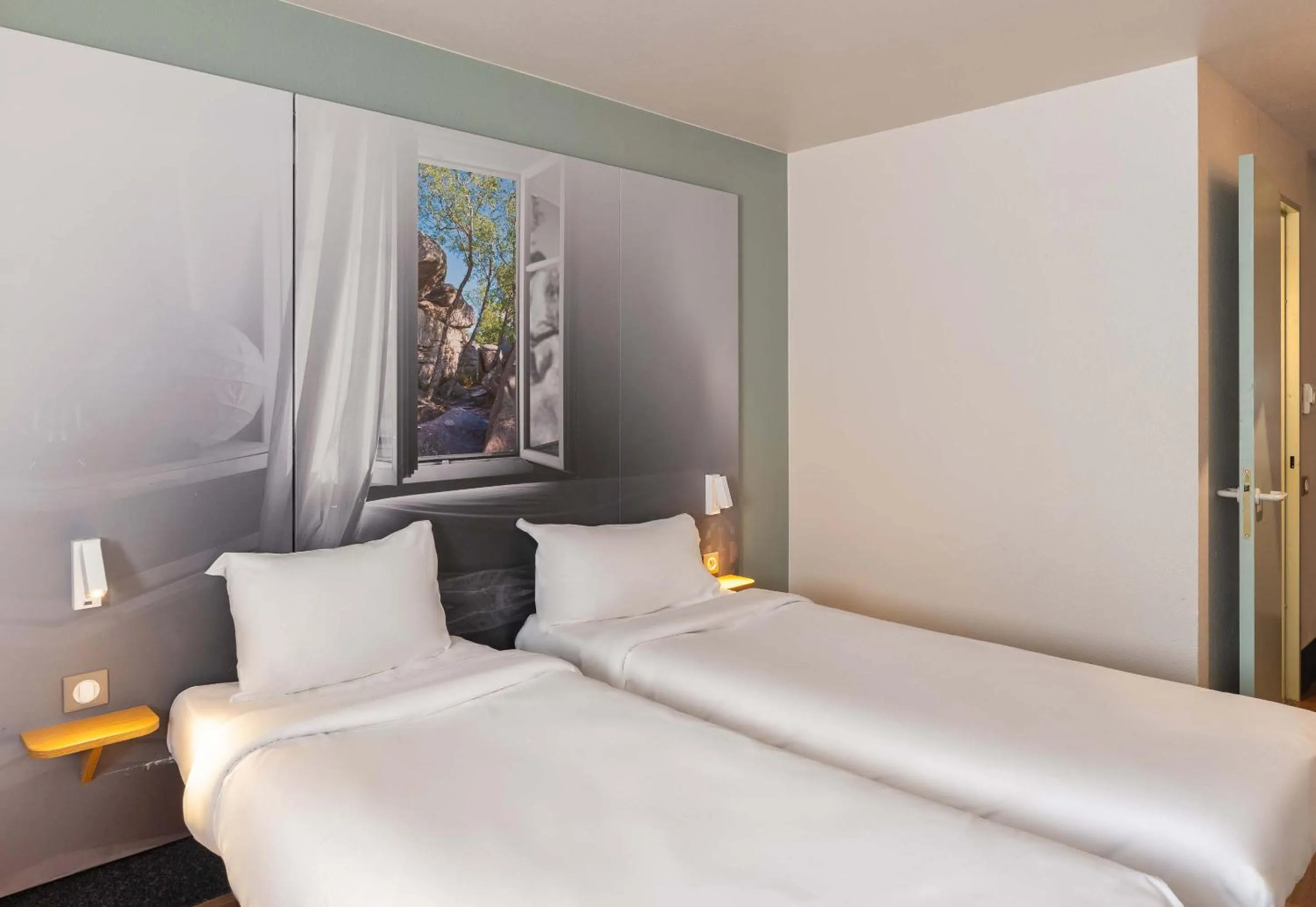 Bedroom, Bed in B&B HOTEL Lyon Centre Monplaisir