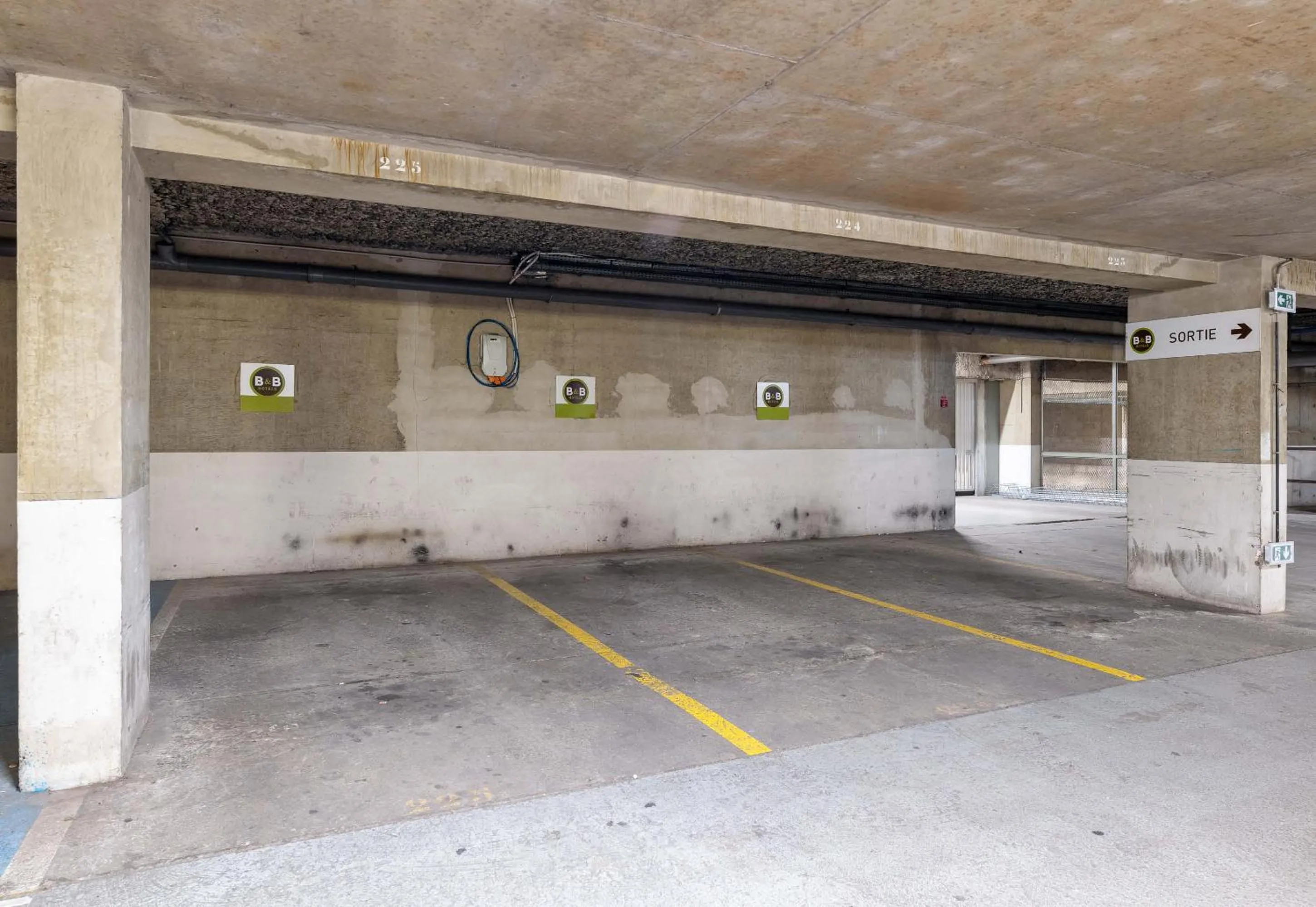 Parking in B&B HOTEL Lyon Centre Monplaisir