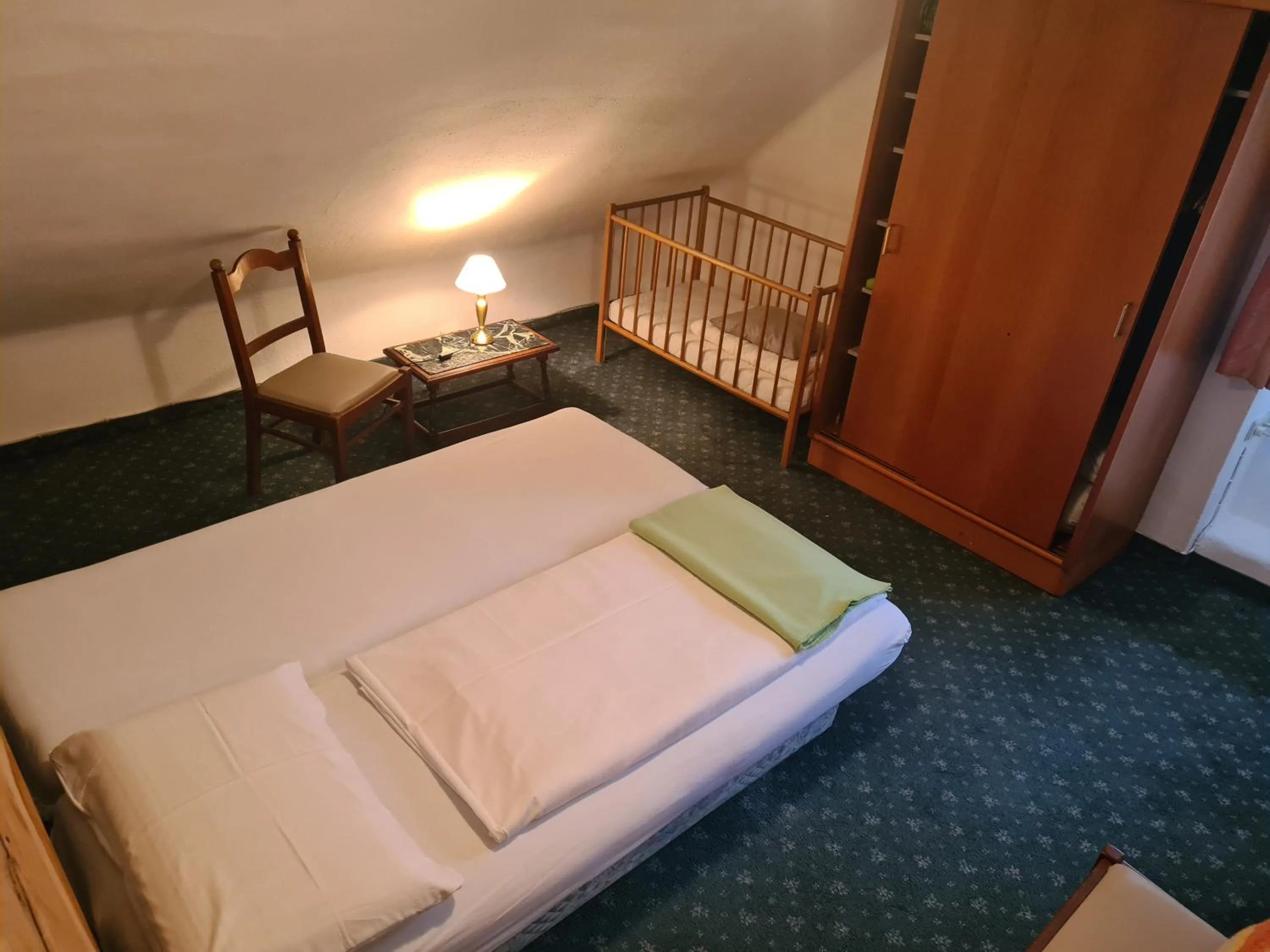 Photo of the whole room, Bed in HOTEL Jerolitsch