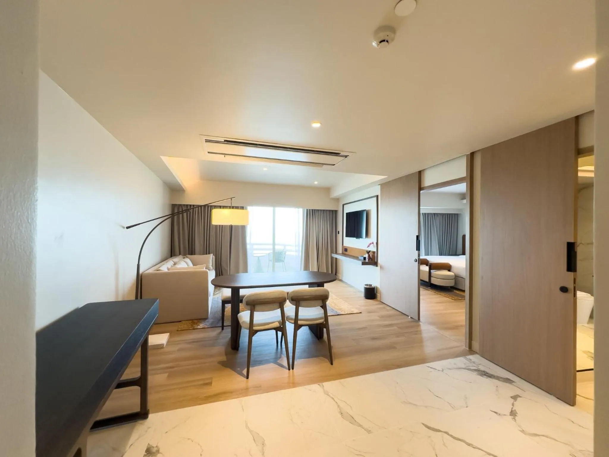 Living room, Bed in D Varee Jomtien Beach, Pattaya