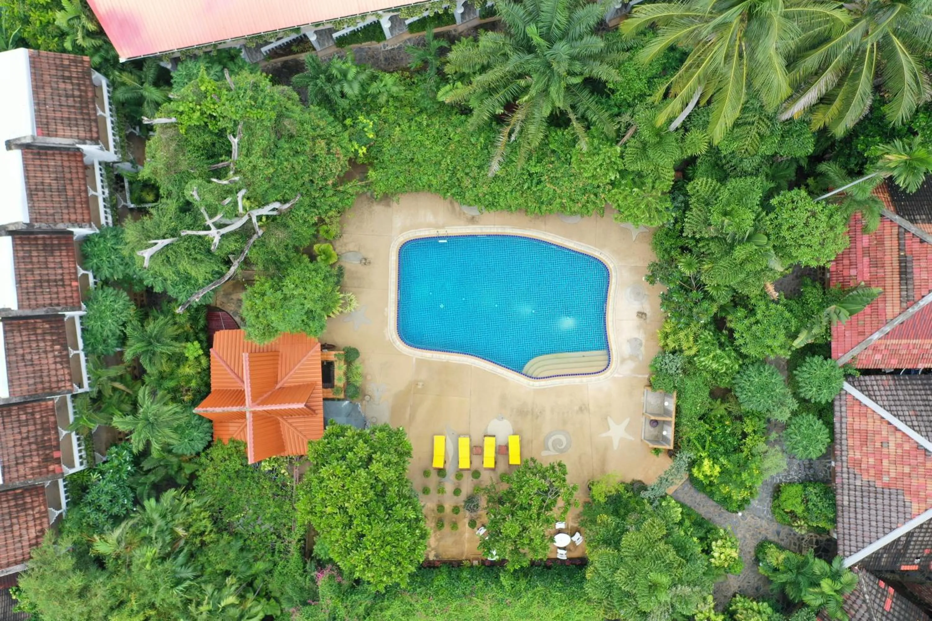 Bird's eye view in Tropica Bungalow Beach Hotel