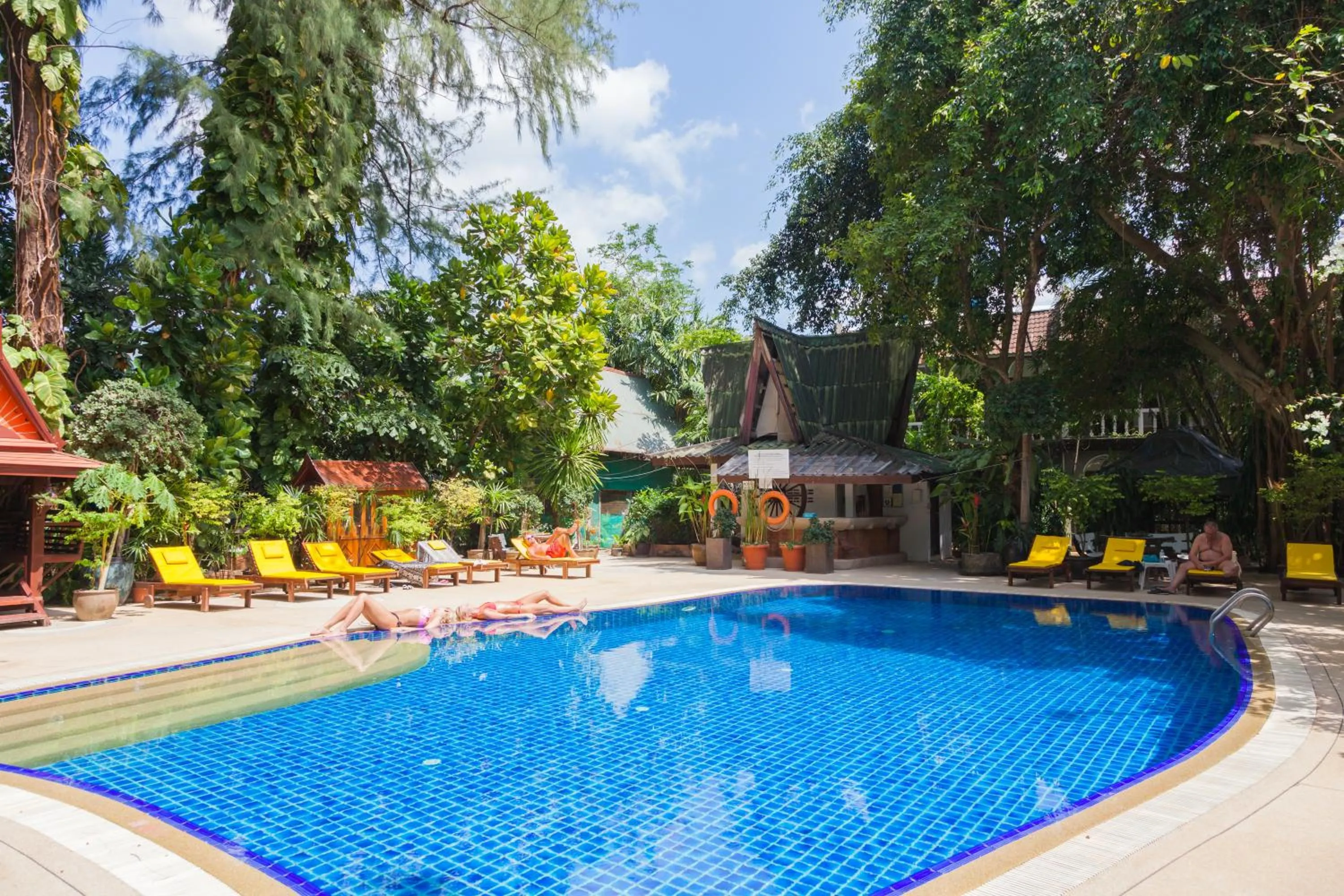 Swimming pool in Tropica Bungalow Beach Hotel