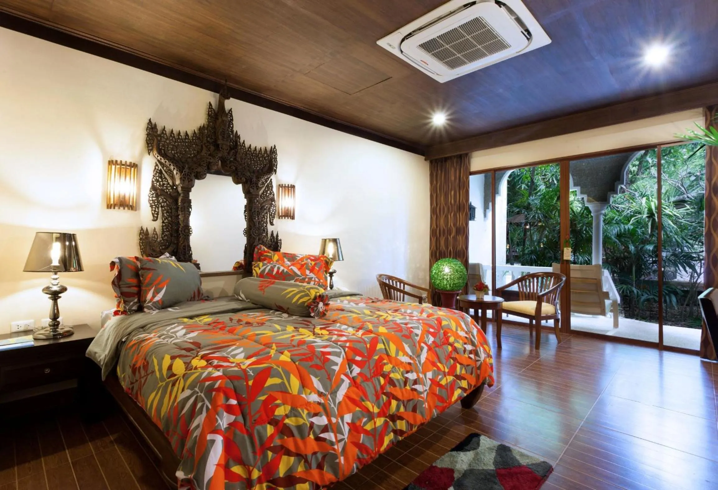 Bed in Tropica Bungalow Beach Hotel