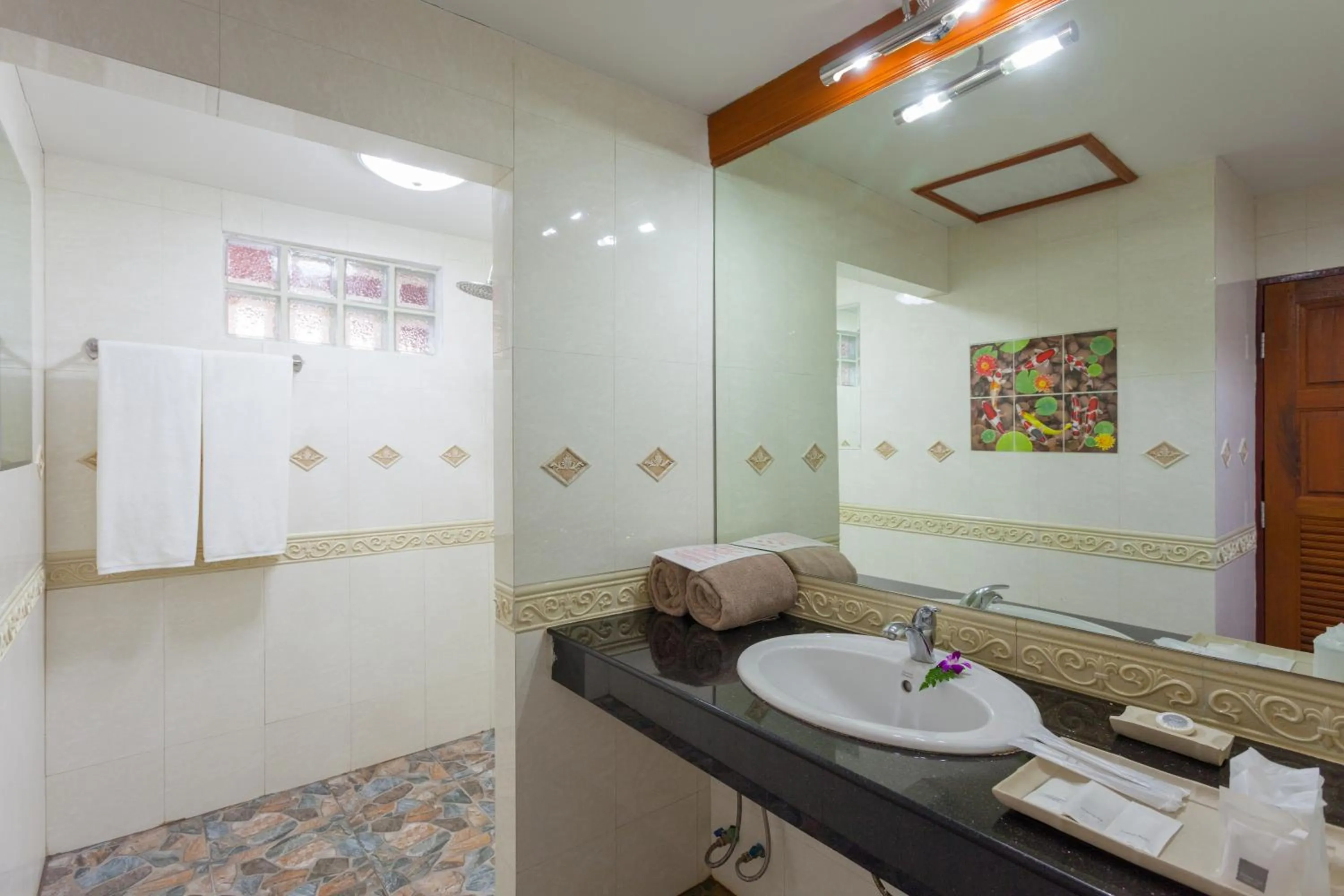 Bathroom in Tropica Bungalow Beach Hotel