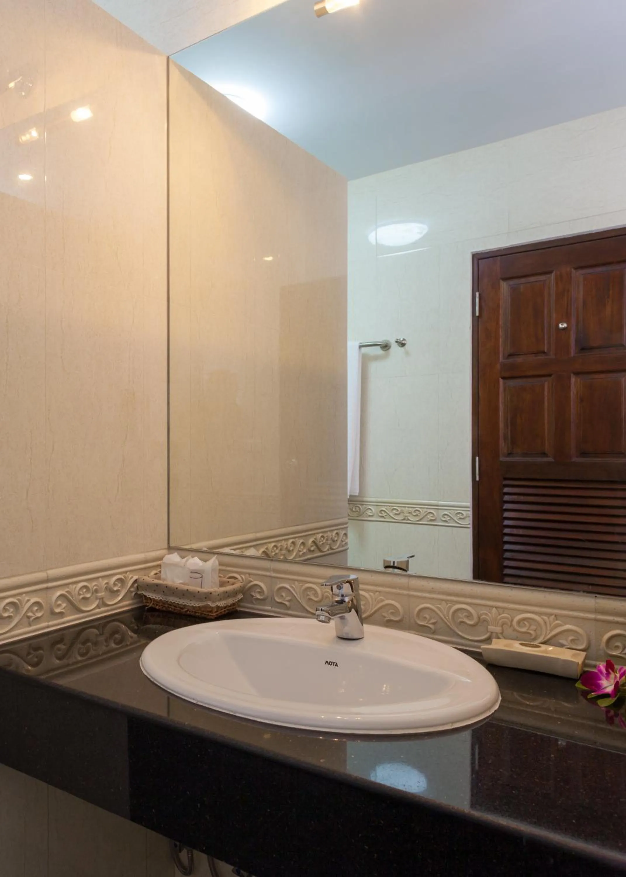 Bathroom in Tropica Bungalow Beach Hotel