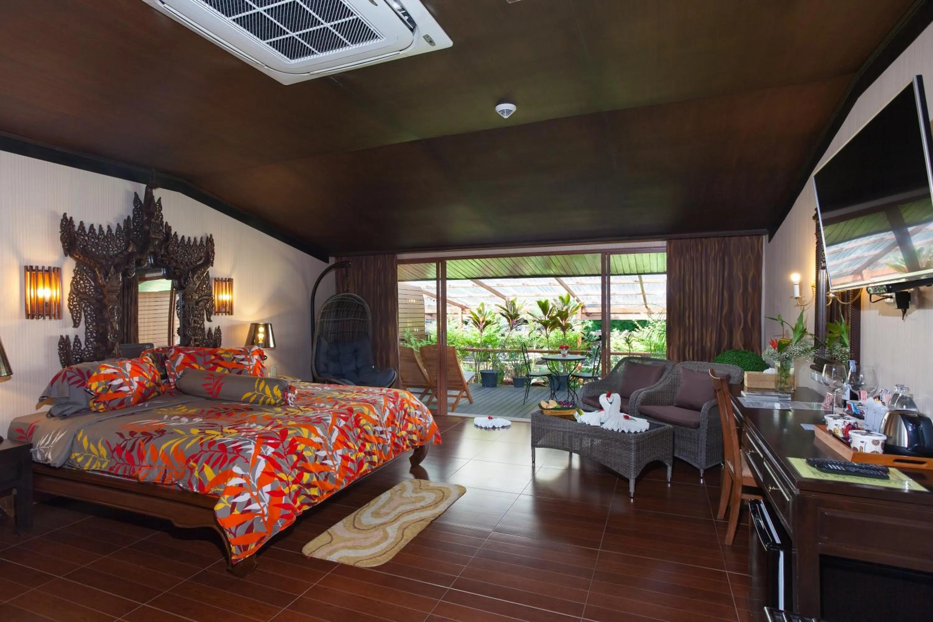 Decorative detail, Bed in Tropica Bungalow Beach Hotel