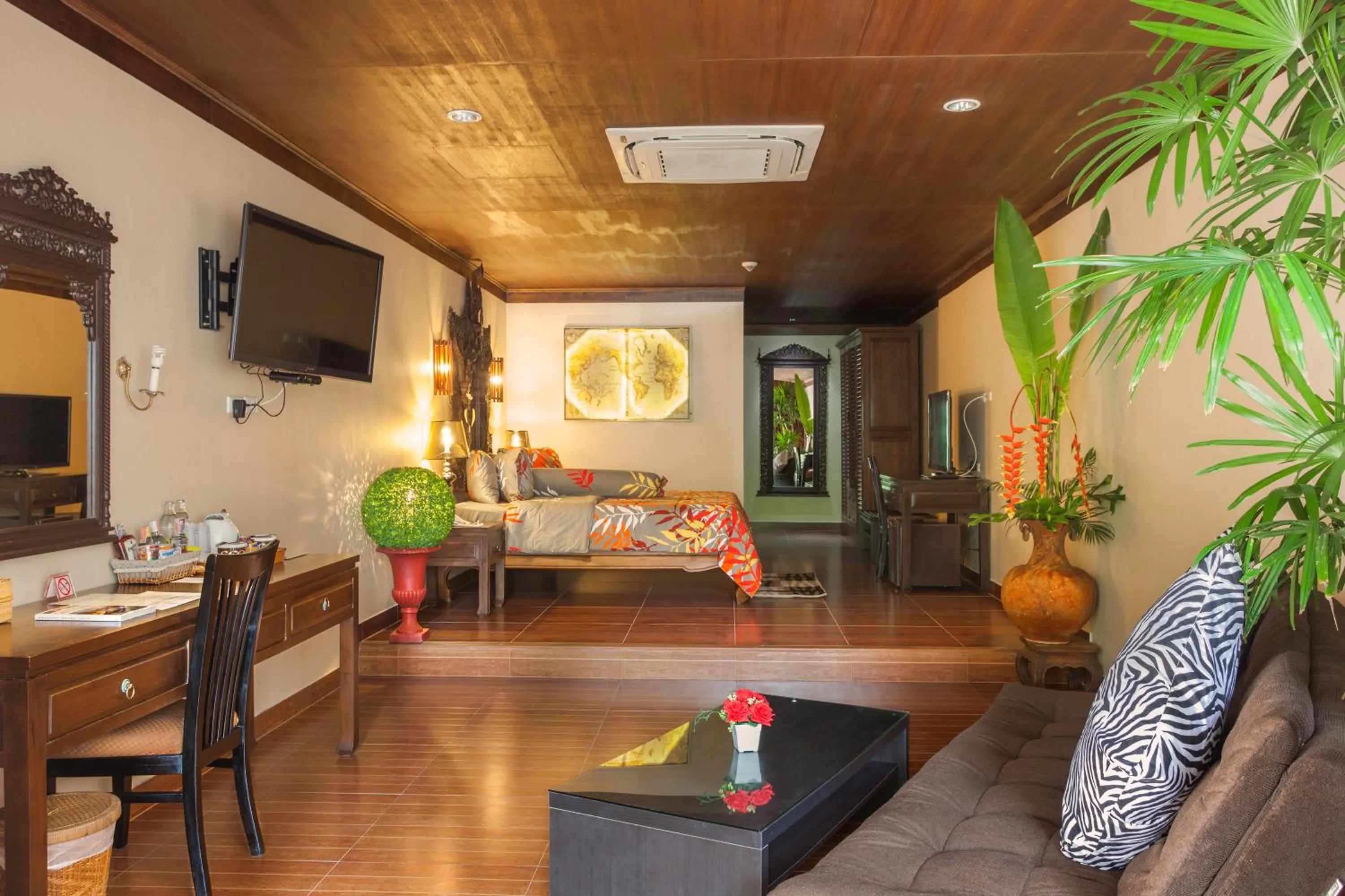 Photo of the whole room in Tropica Bungalow Beach Hotel