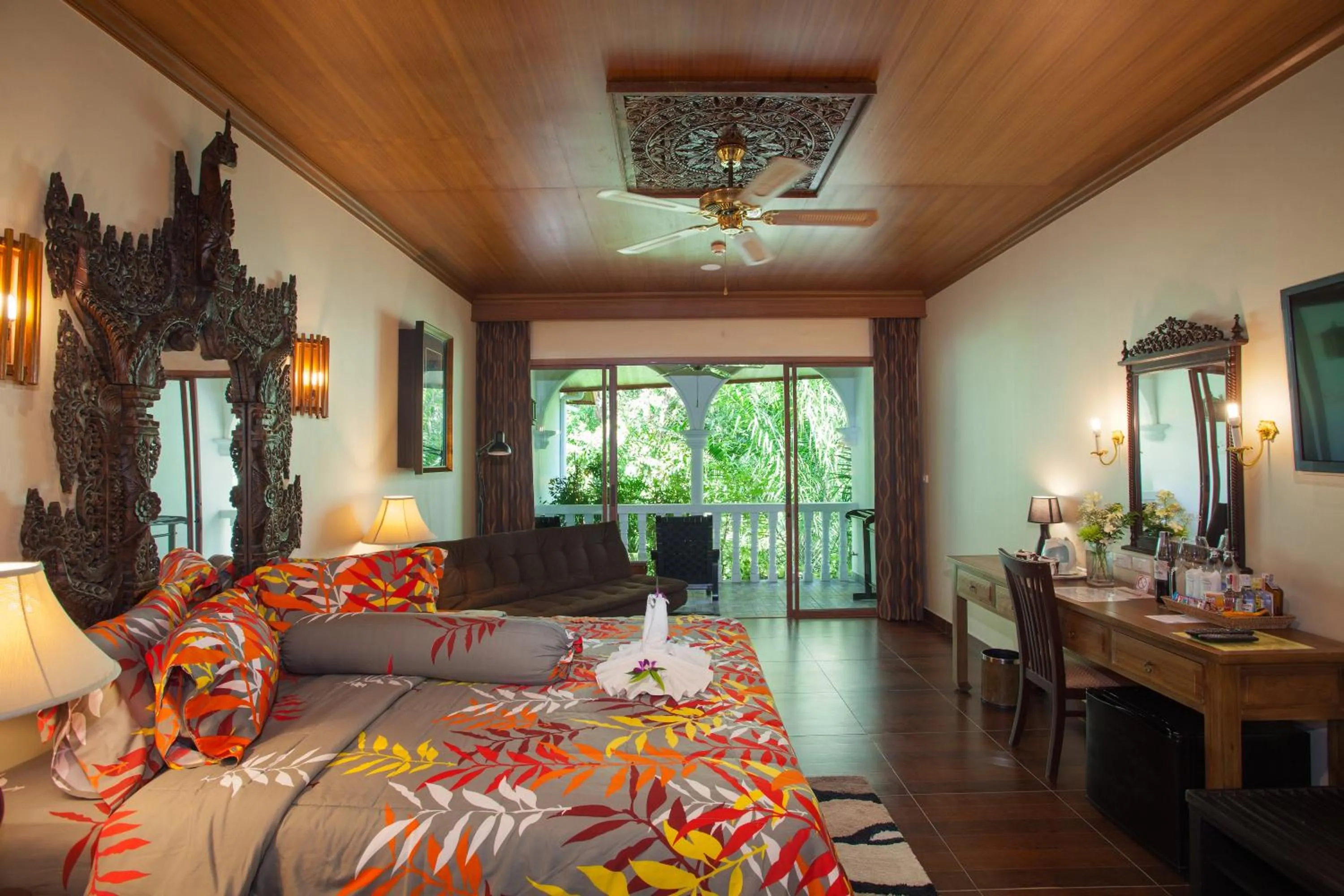 Bedroom, Bed in Tropica Bungalow Beach Hotel