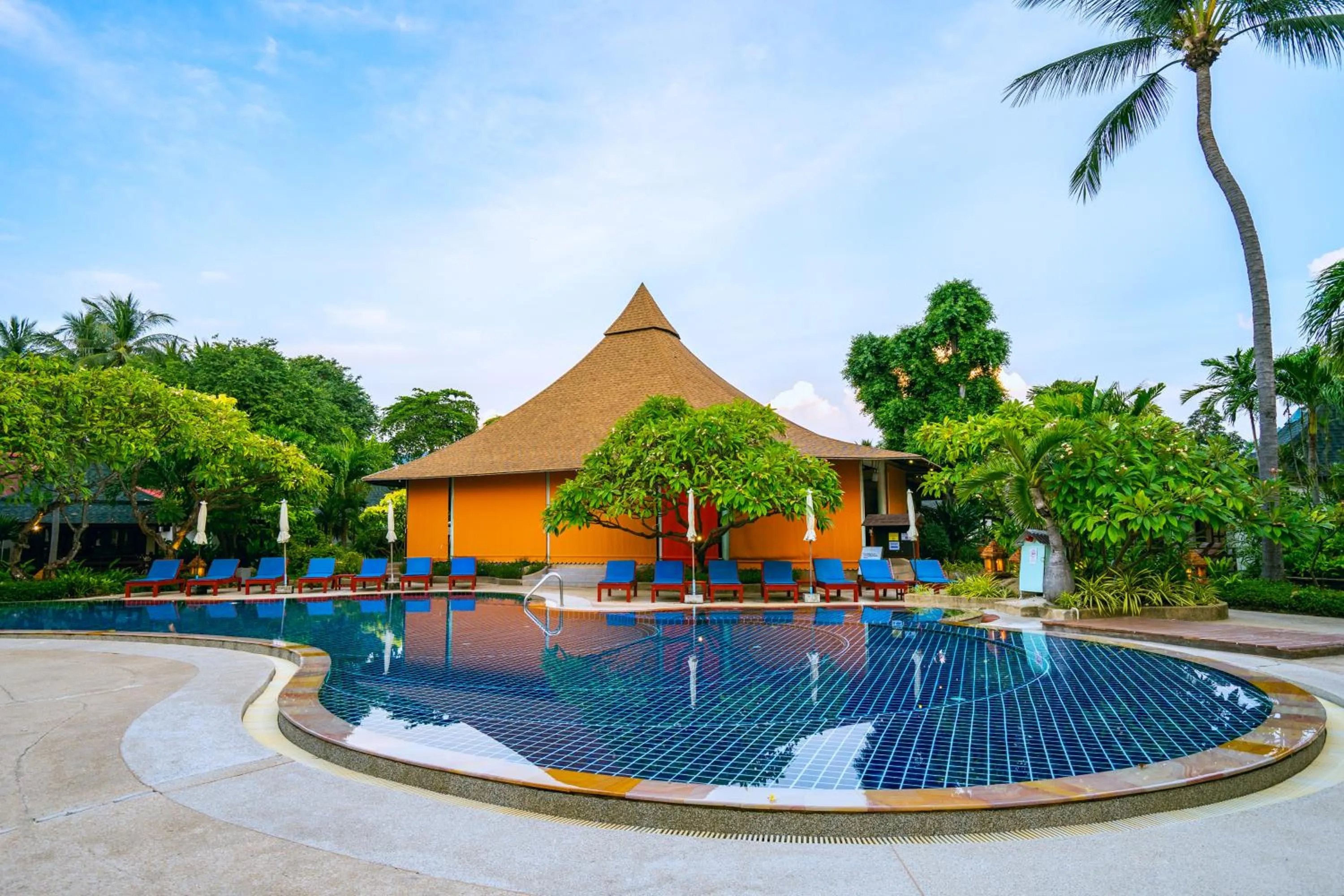 Swimming Pool in Chawengburi Resort