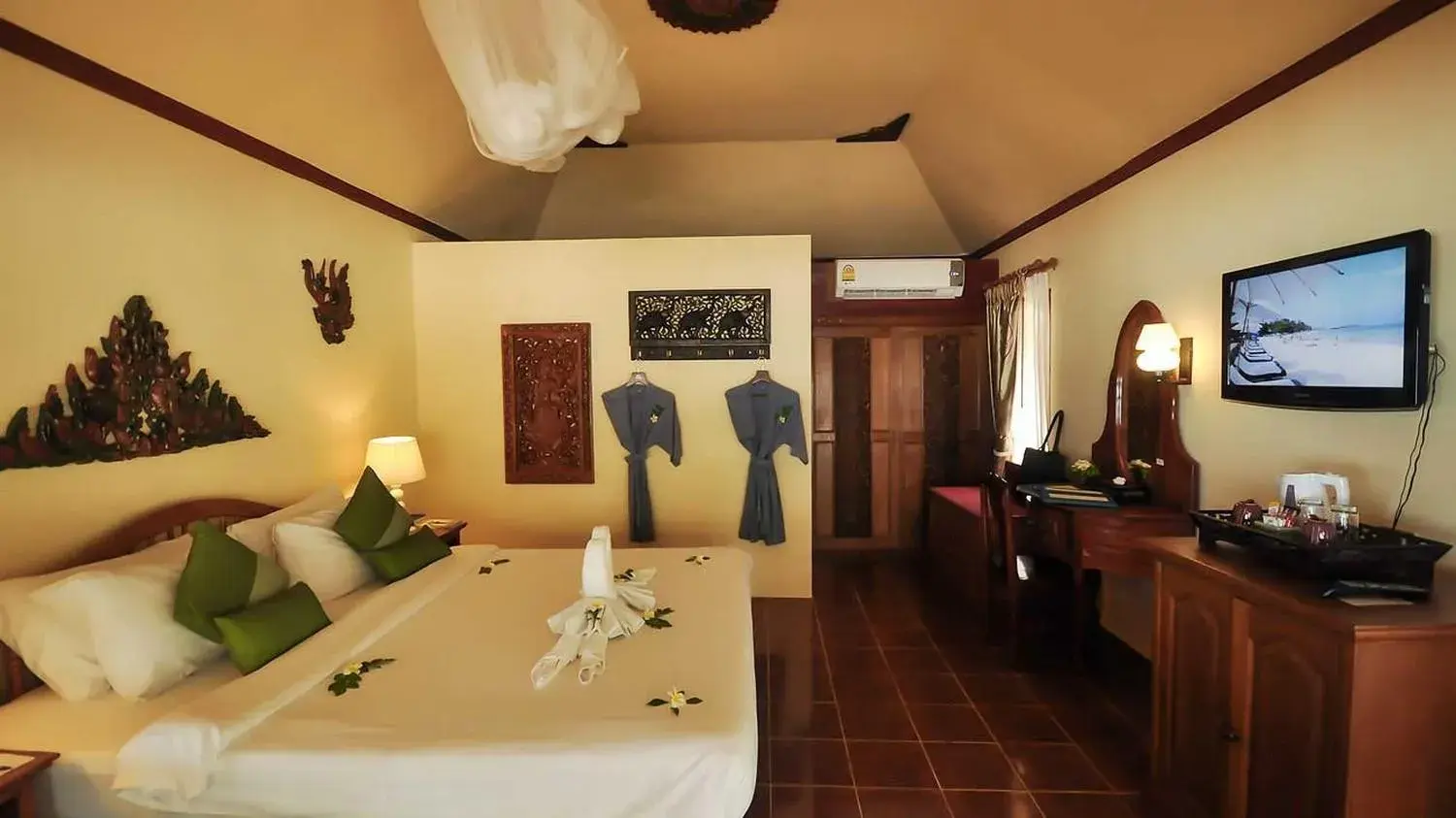 Bed in Chaweng Buri Resort Bed in Chaweng Buri Resort