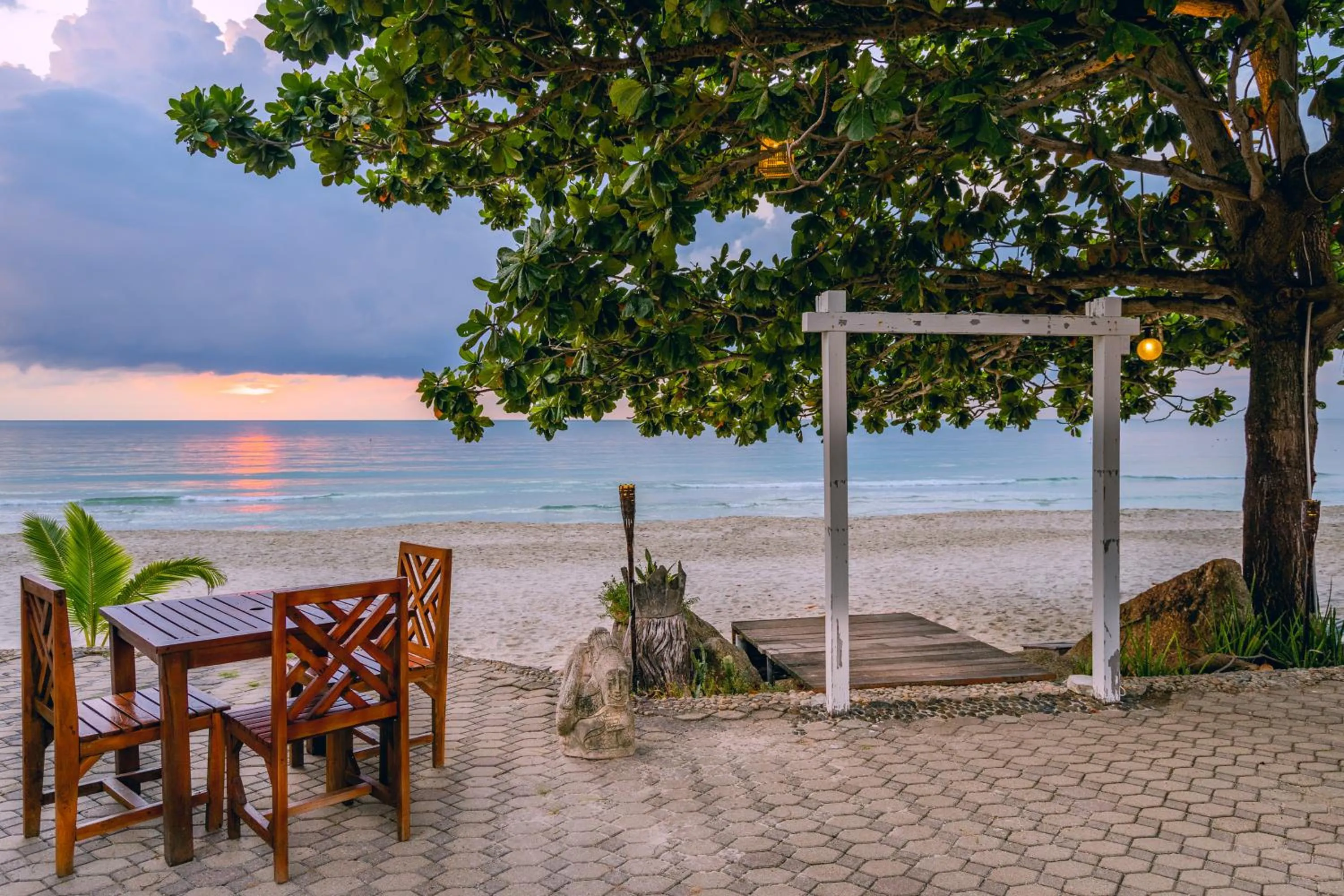 Beach in Chawengburi Resort