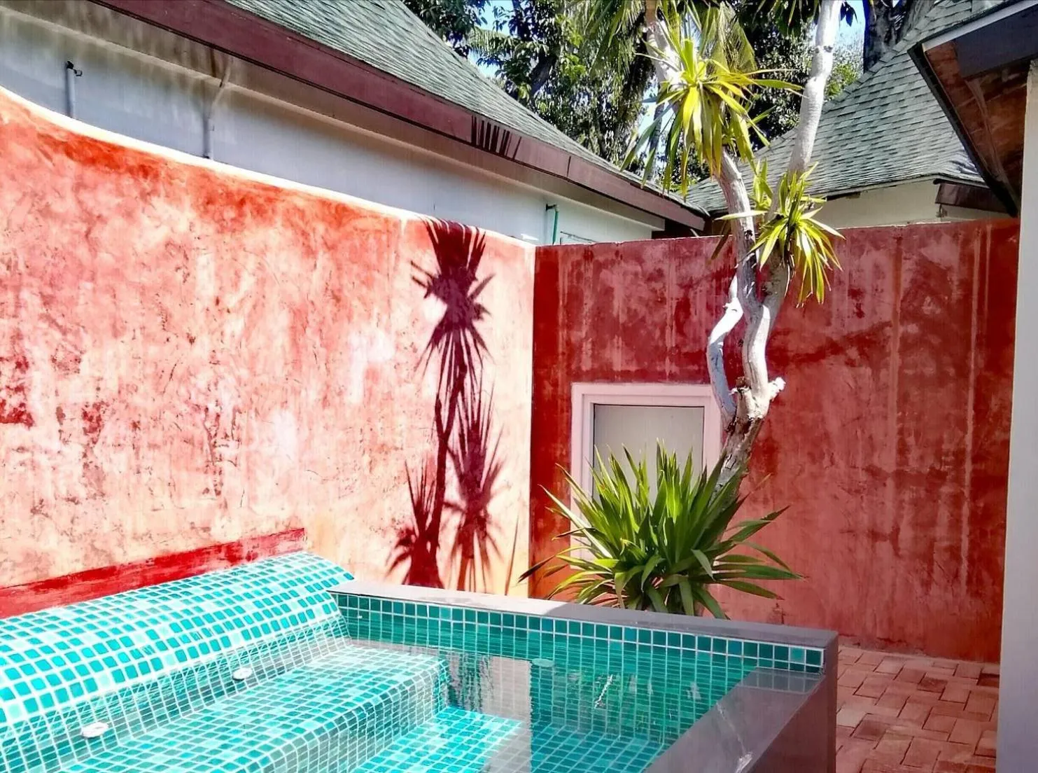 Swimming Pool in Chawengburi Resort