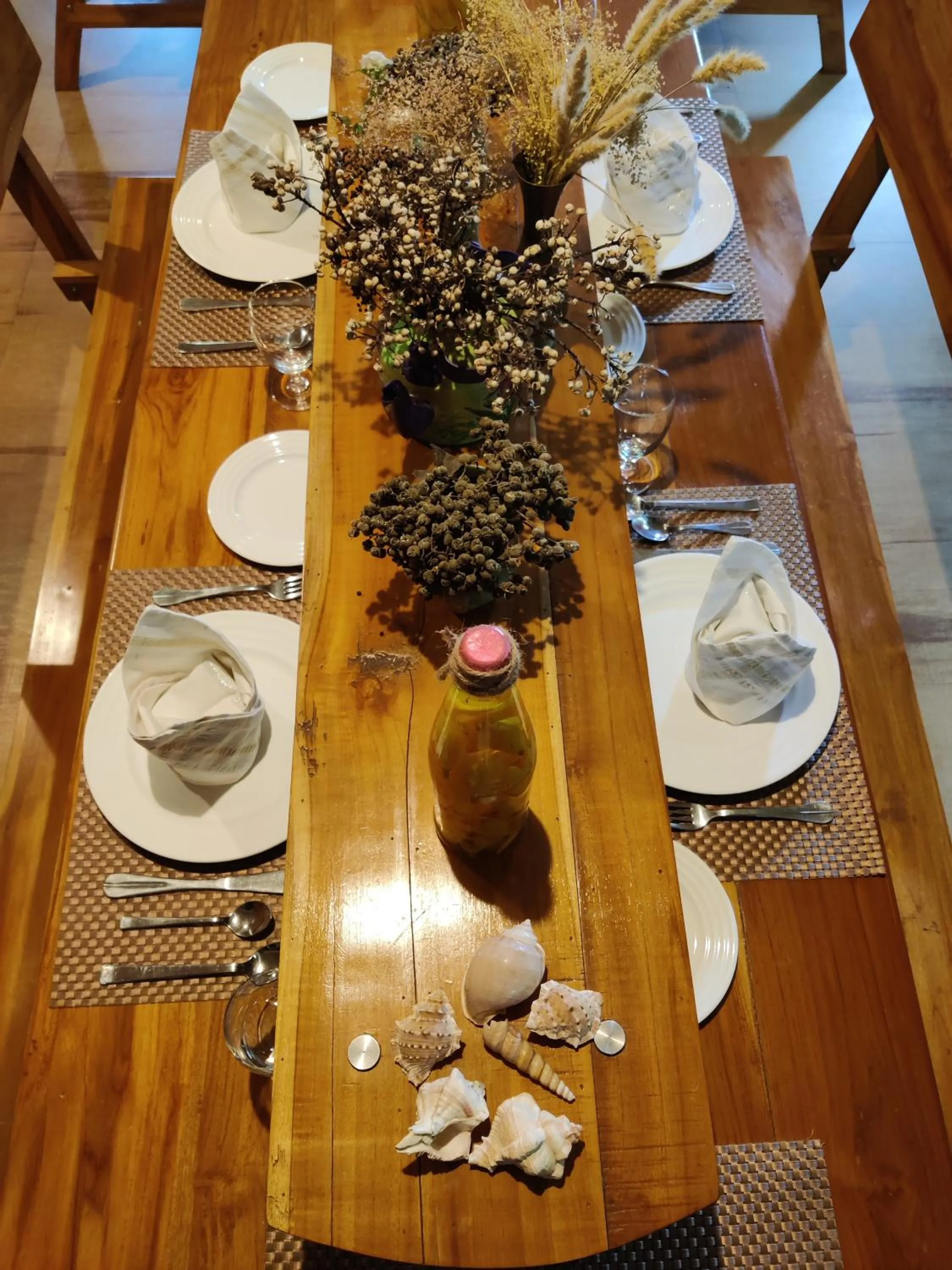 Restaurant/places to eat in The Divine Hima