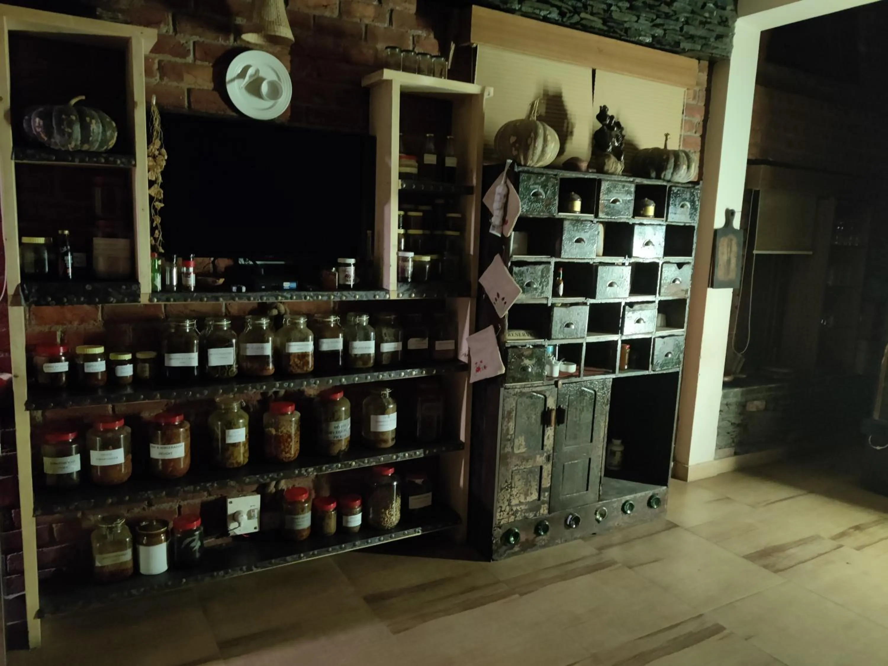 Restaurant/places to eat in The Divine Hima