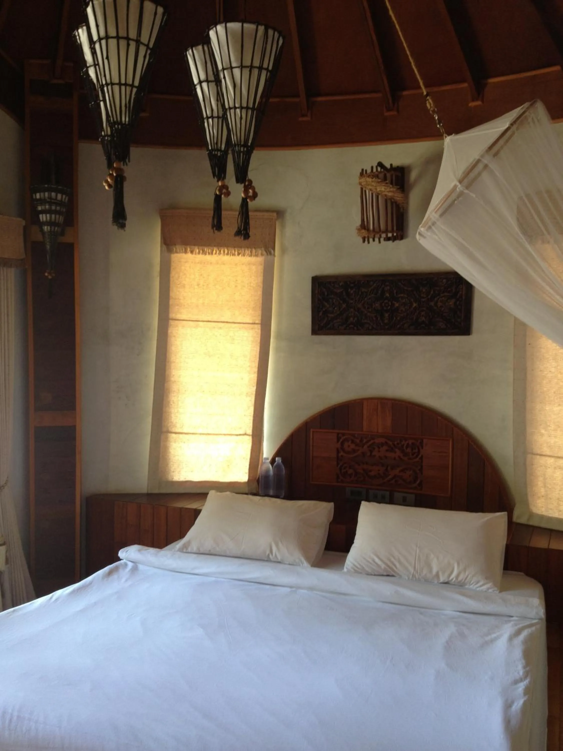 Bed in Malibu Beach Bungalows