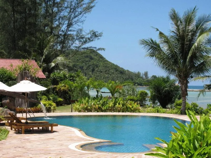 Swimming pool in Malibu Beach Bungalows