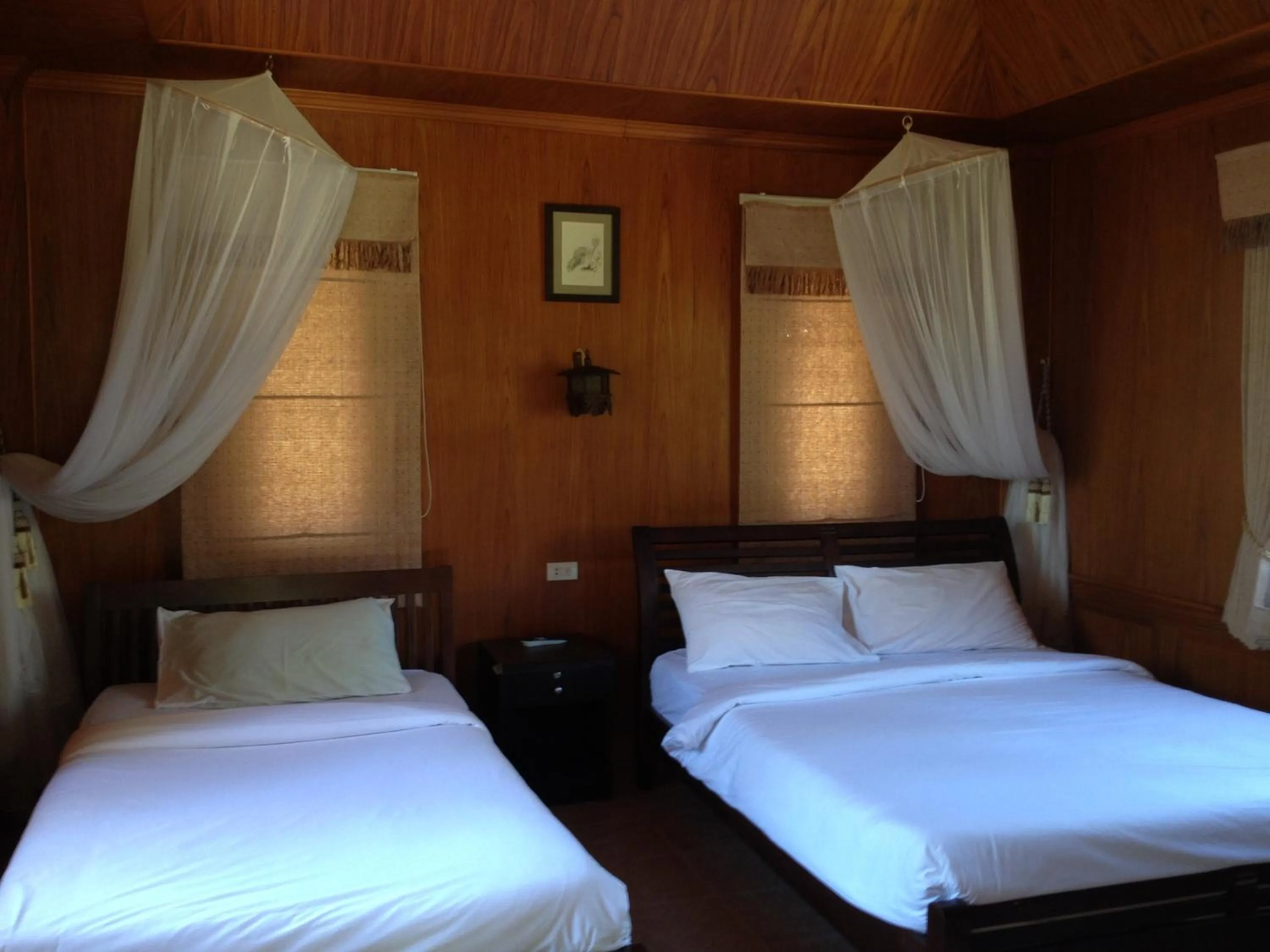 Bed in Malibu Beach Bungalows