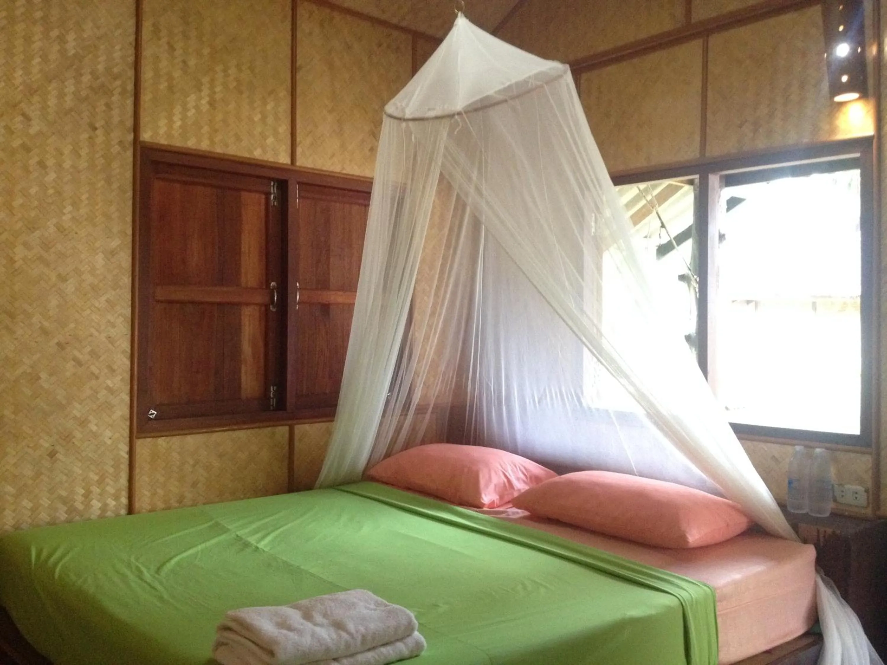 Bed in Malibu Beach Bungalows