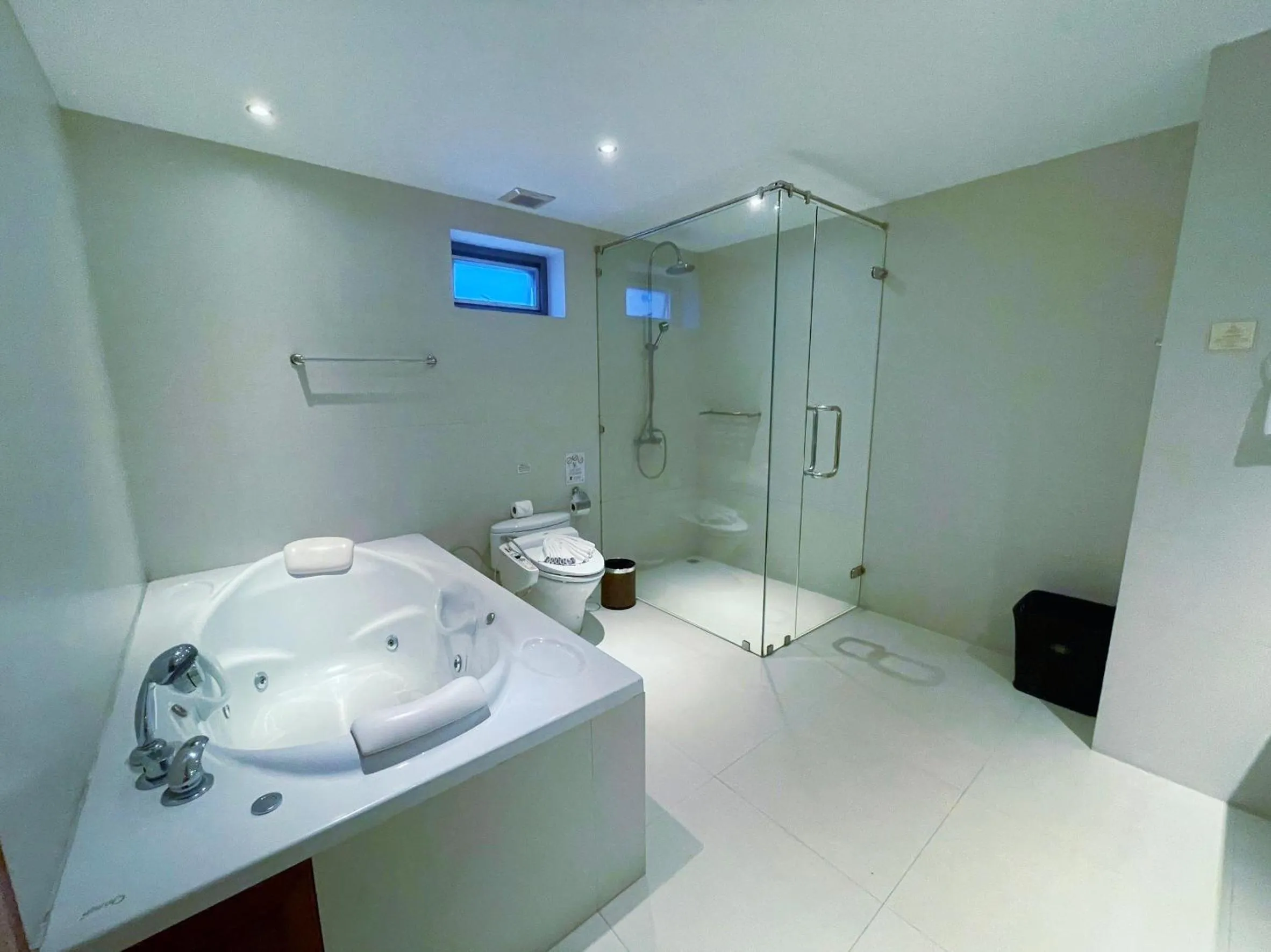 Bathroom in Beach Republic Koh Samui