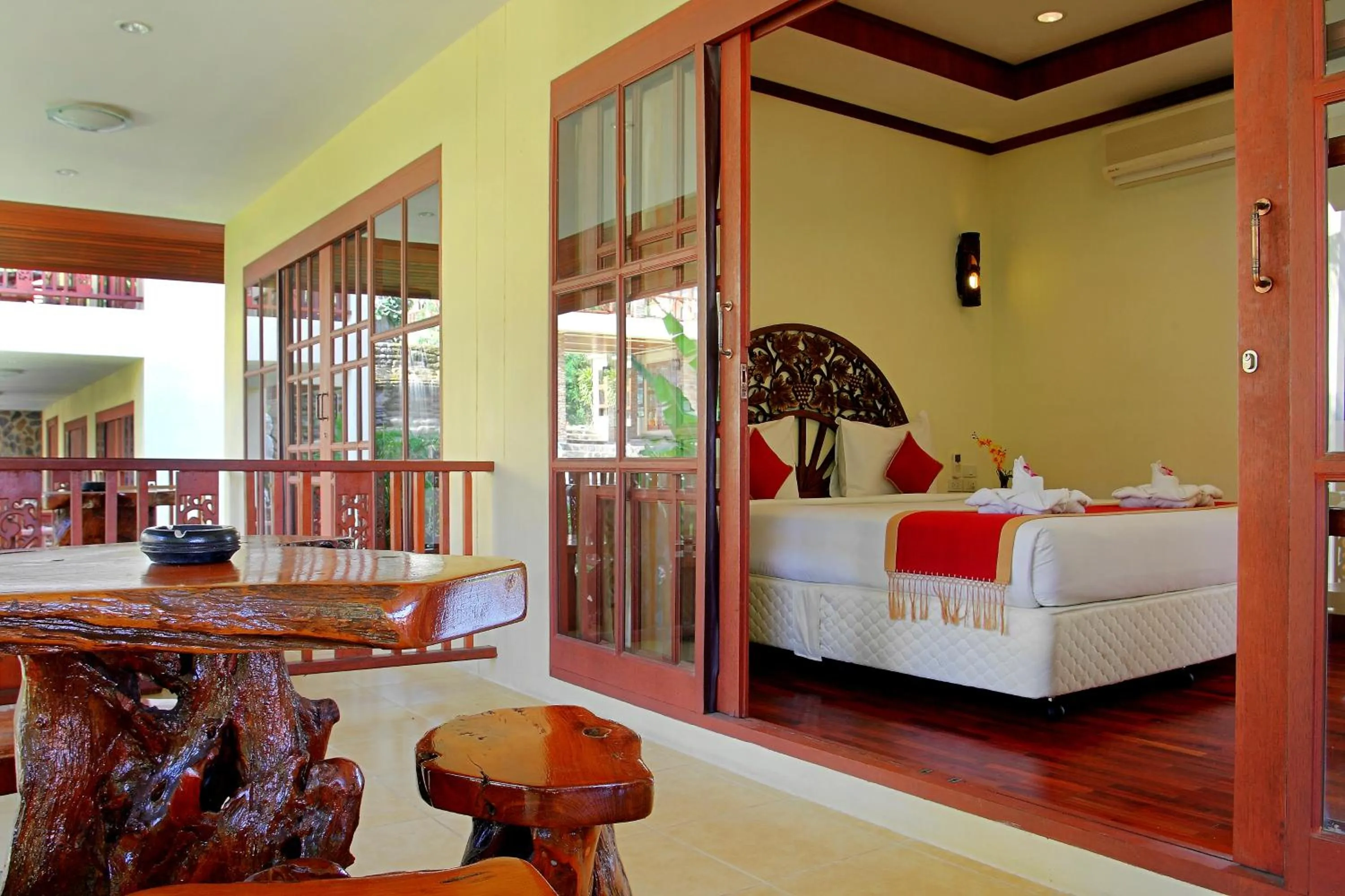 Balcony/Terrace, Bed in Havana Beach Resort Phangan