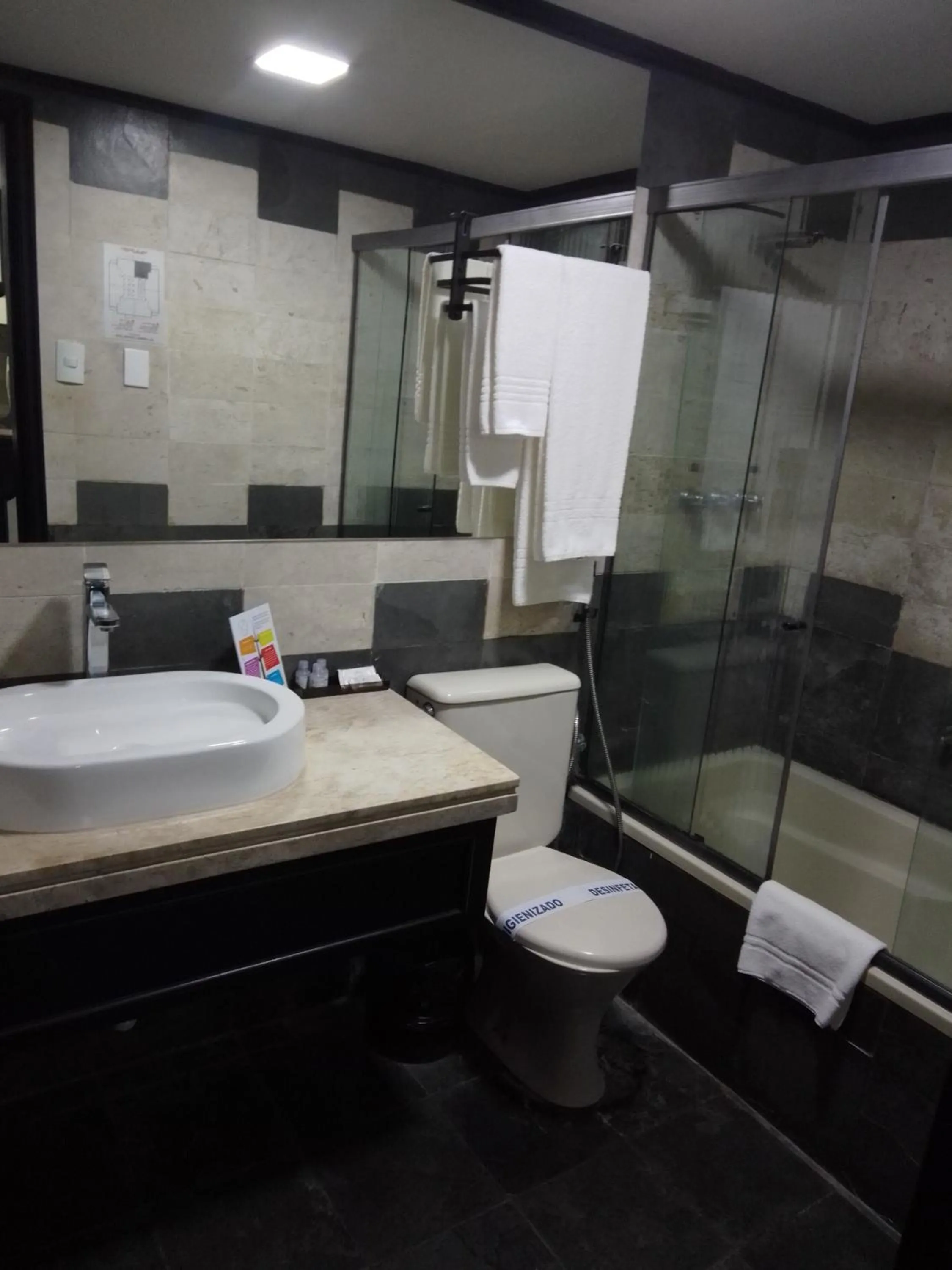 Bathroom in Landmark Residence - OFICIAL