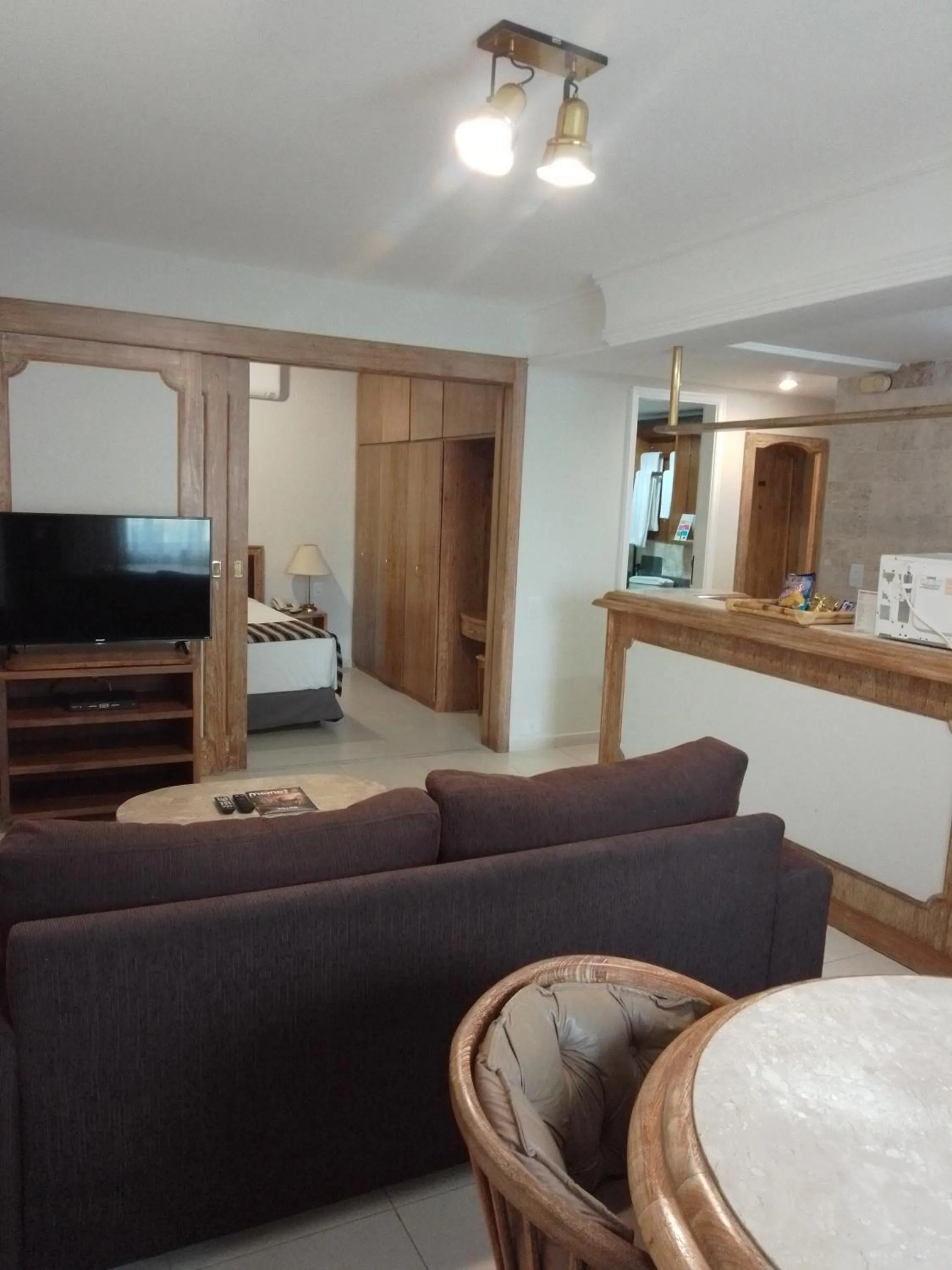 Living room, Bed in Landmark Residence - OFICIAL