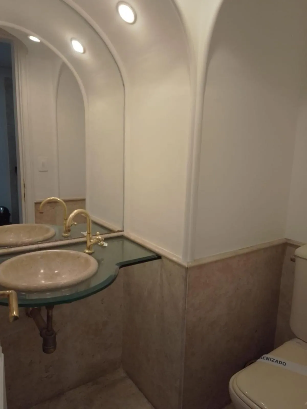 Bathroom in Landmark Residence - OFICIAL