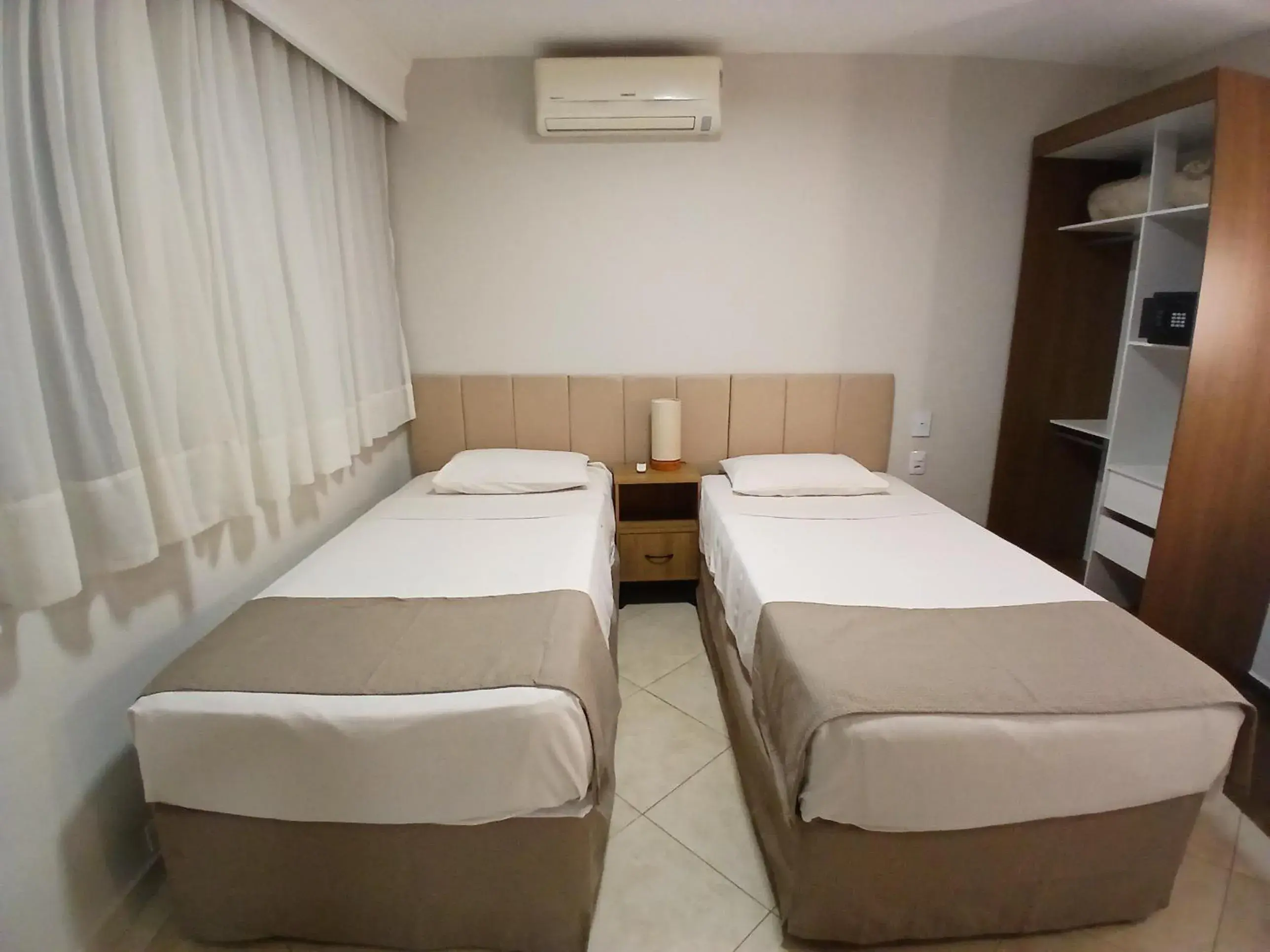 Executive Room with two single beds in Landmark Residence - OFICIAL Executive Room with two single beds in Landmark Residence - OFICIAL