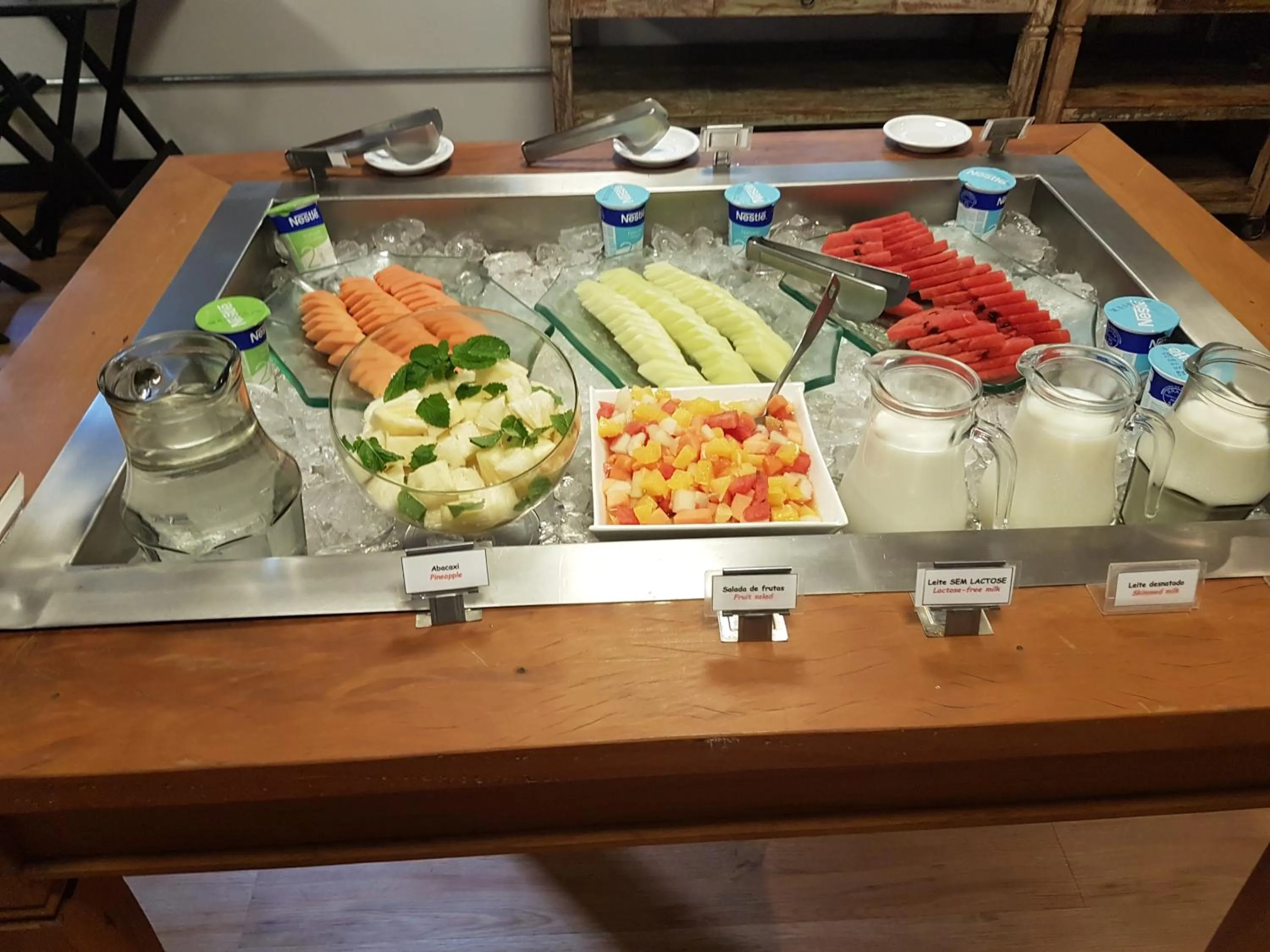 Restaurant/places to eat in Landmark Residence - OFICIAL