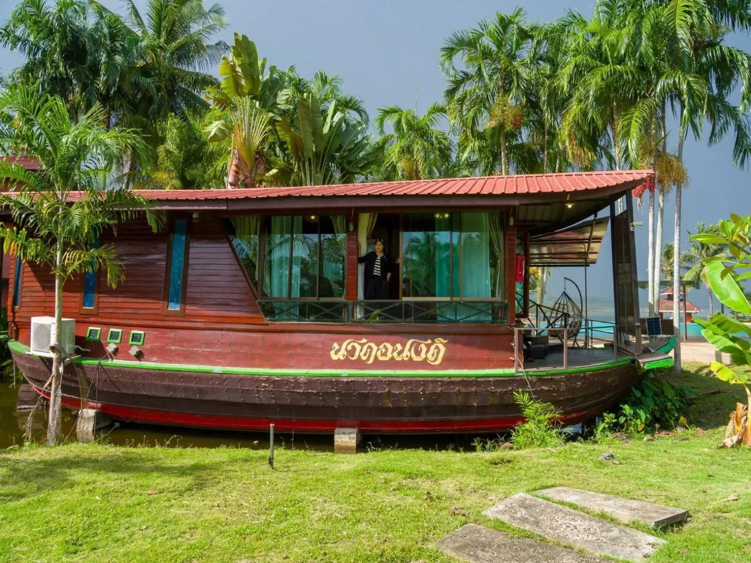 Property building in Kaengkrachan Boathouse Paradise Resort