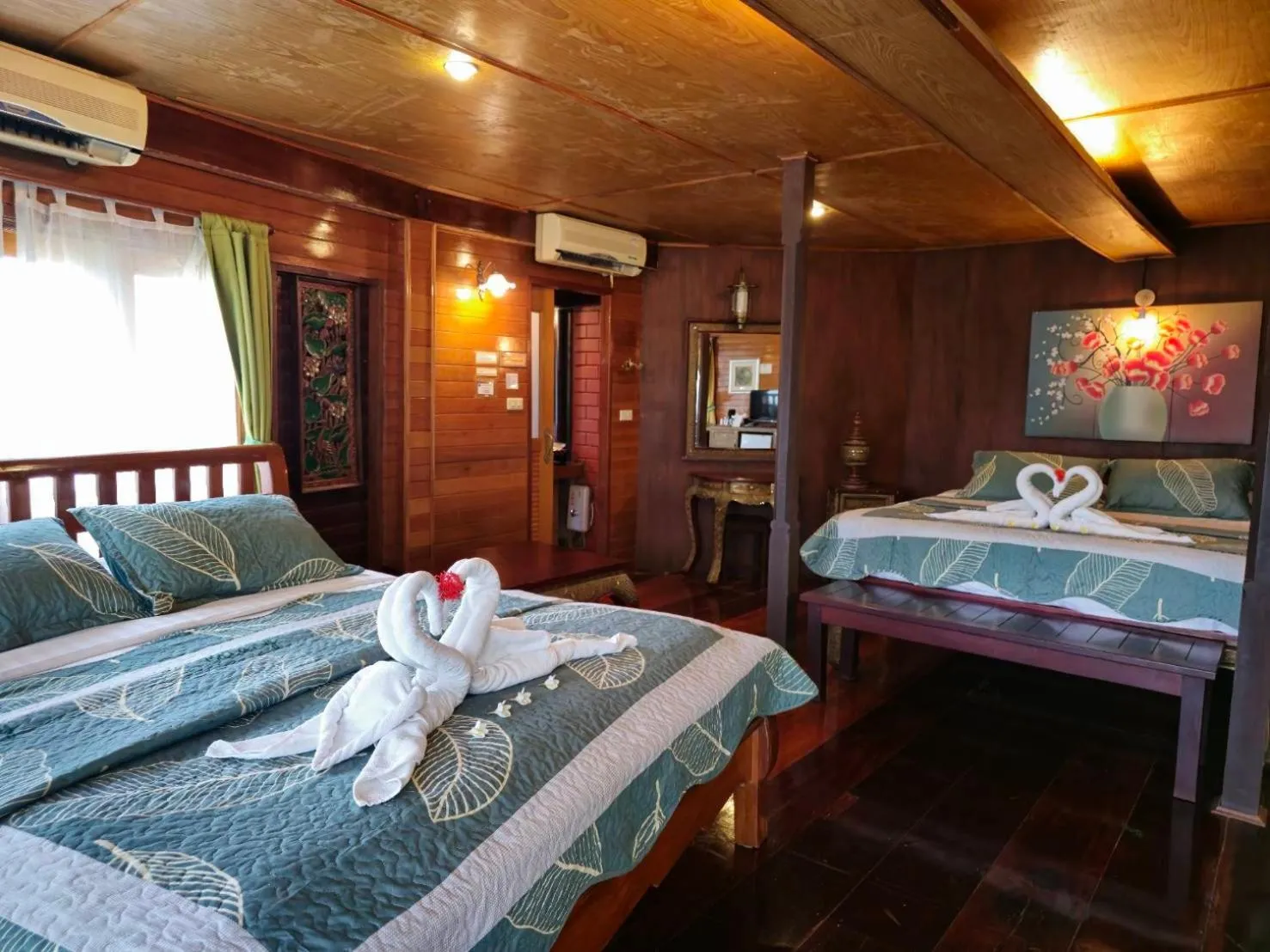 Photo of the whole room, Bed in Kaengkrachan Boathouse Paradise Resort