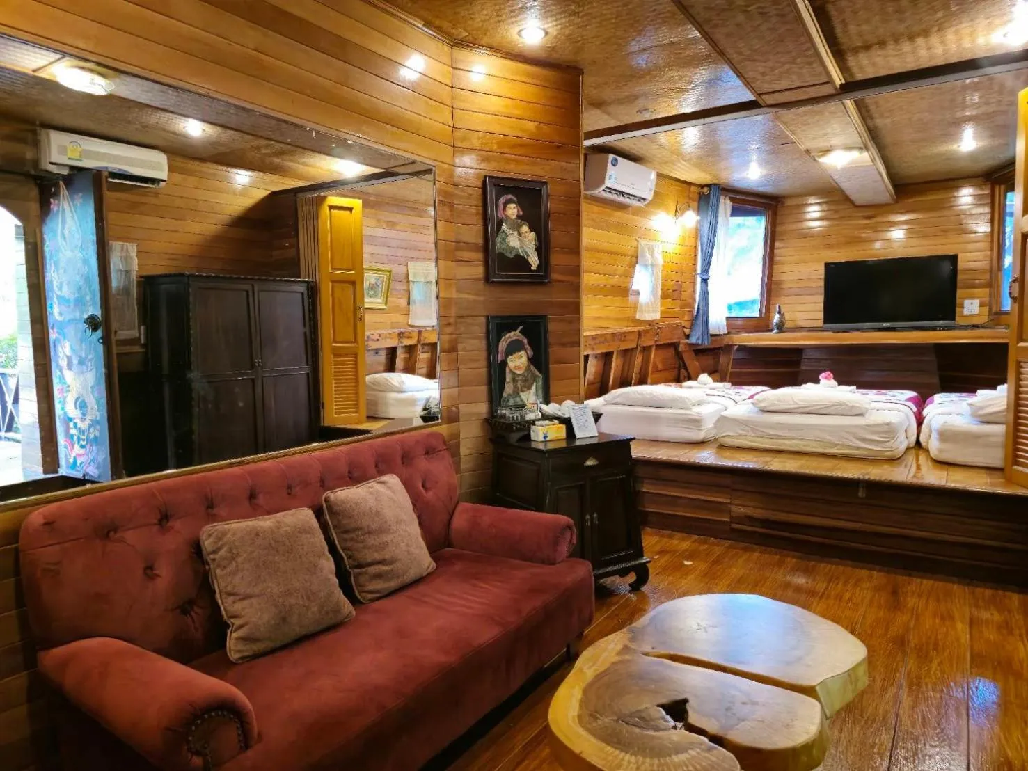 Living room, Bed in Kaengkrachan Boathouse Paradise Resort