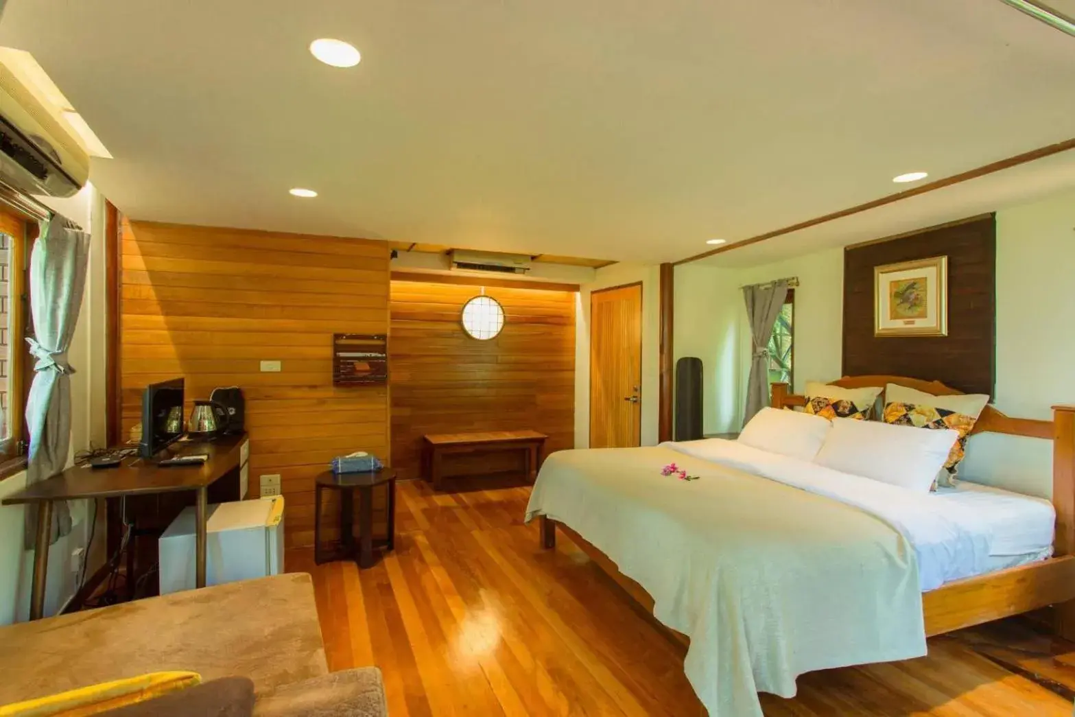 Bedroom, Bed in Kaengkrachan Boathouse Paradise Resort Bedroom, Bed in Kaengkrachan Boathouse Paradise Resort