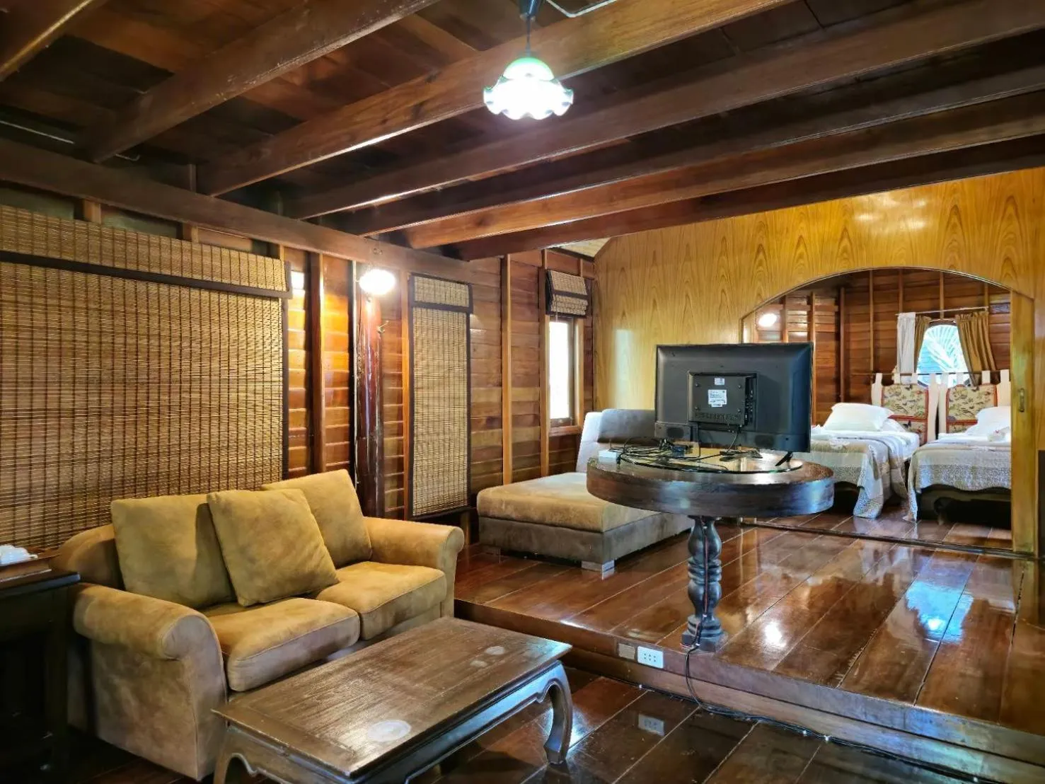 Living room in Kaengkrachan Boathouse Paradise Resort