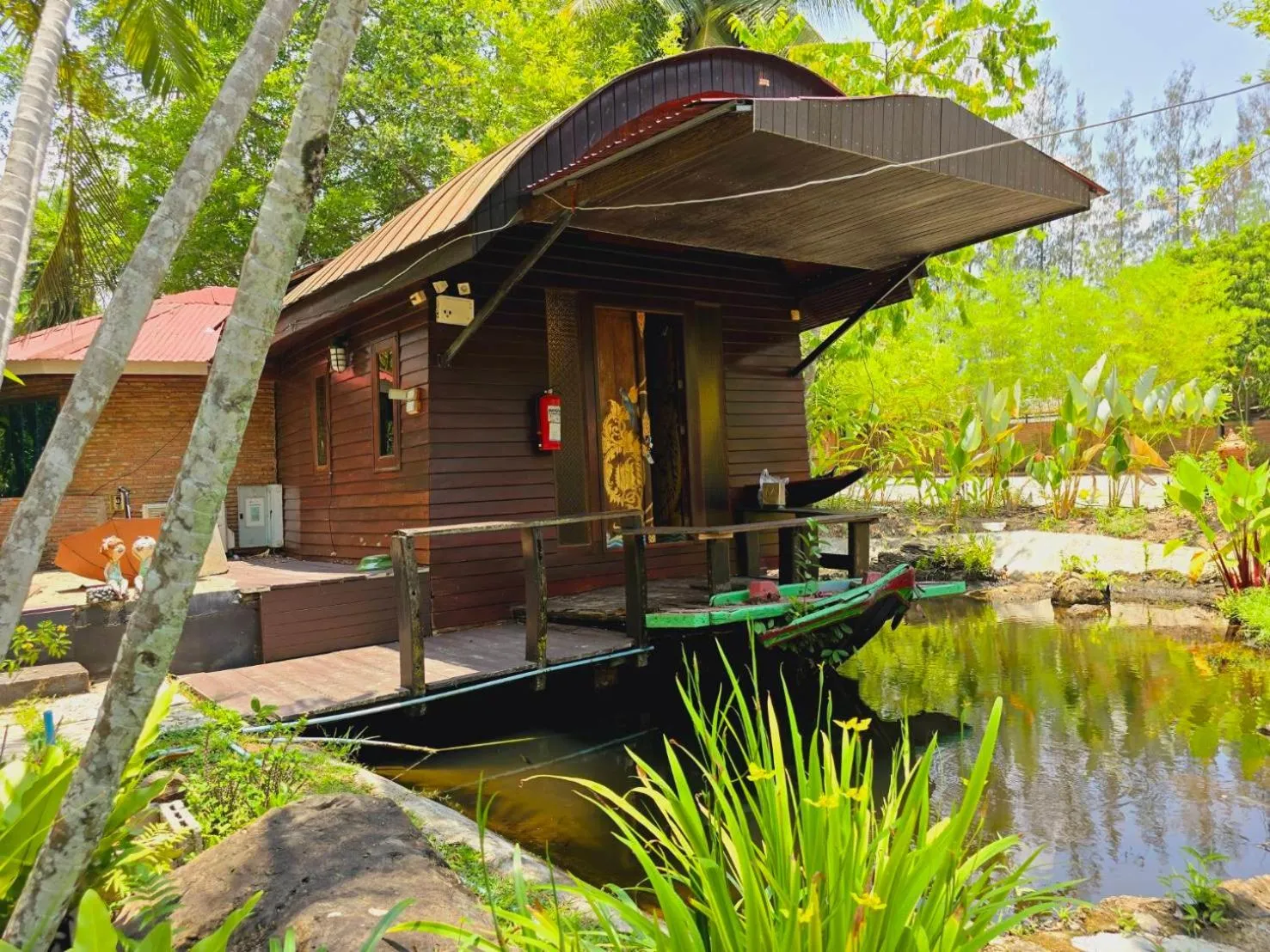 Property building in Kaengkrachan Boathouse Paradise Resort