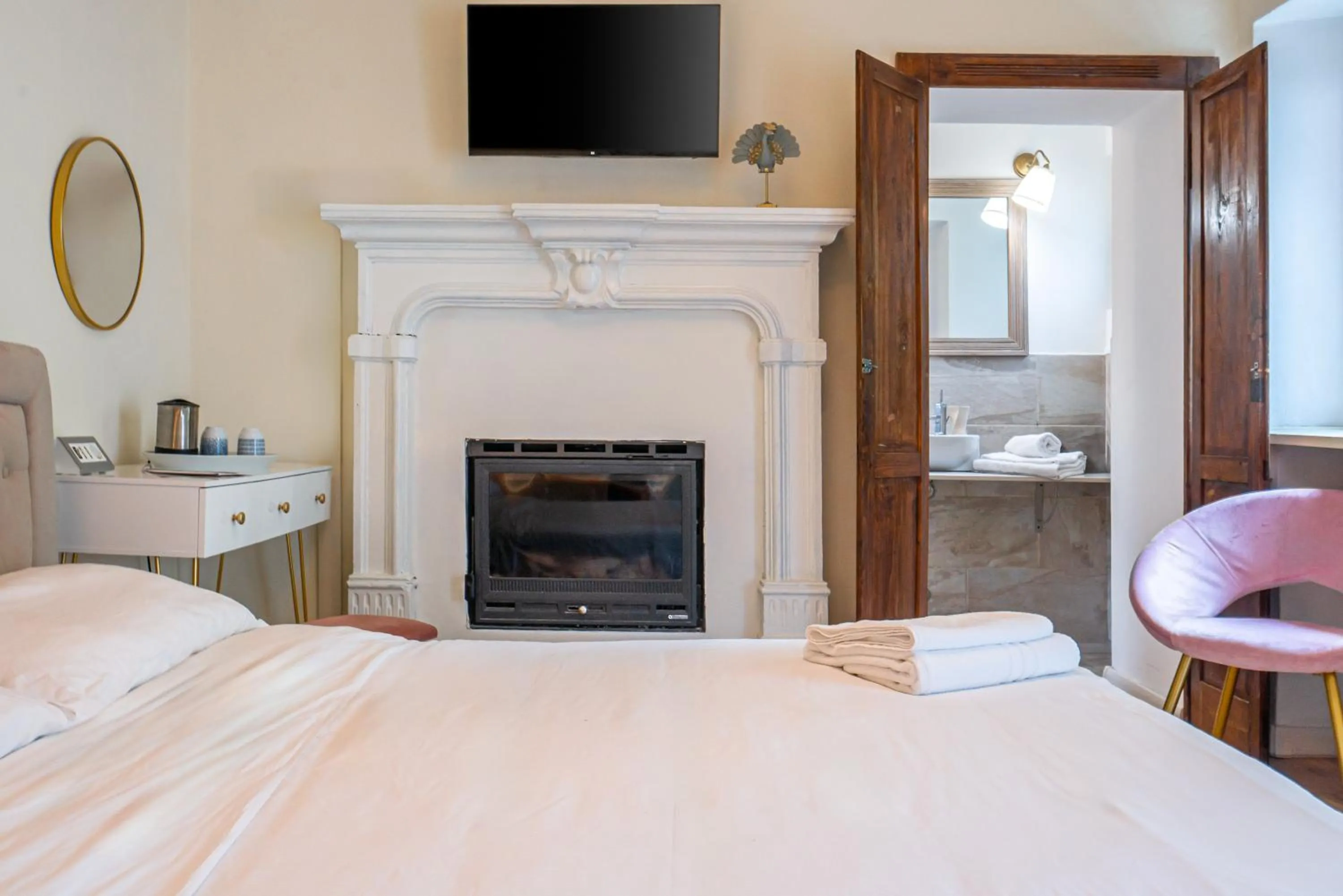 Bedroom, Bed in Essentia Guest House